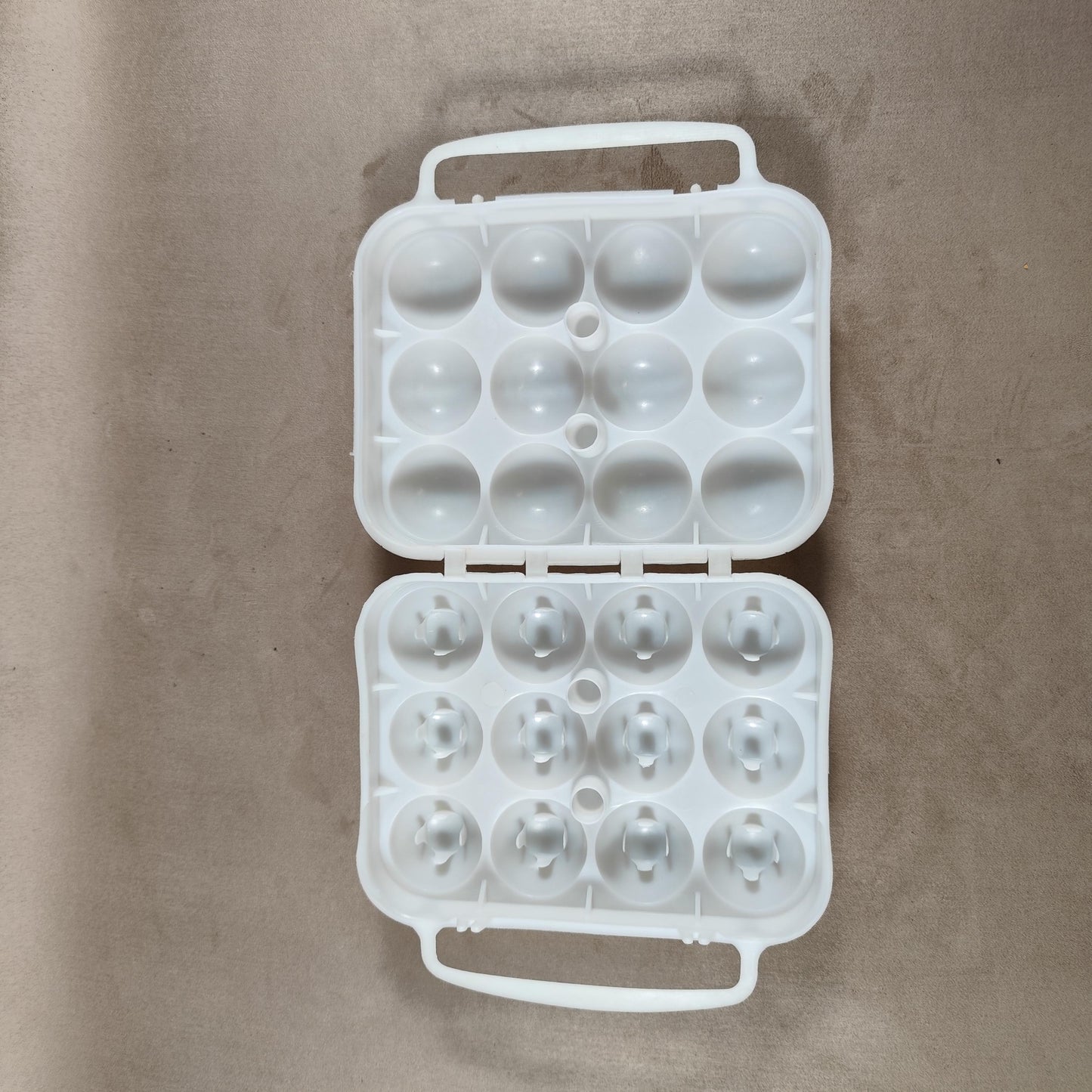 Boite à oeufs pour 12 oeufs en plastique blanc Made in France Vintage 1970