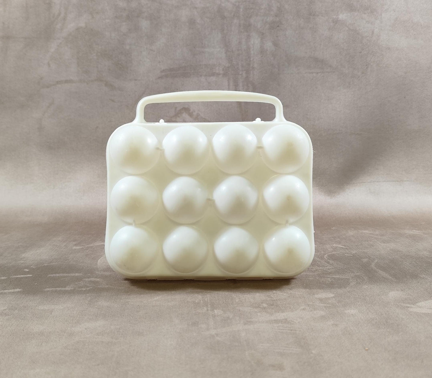 Boite à oeufs pour 12 oeufs en plastique blanc Made in France Vintage 1970