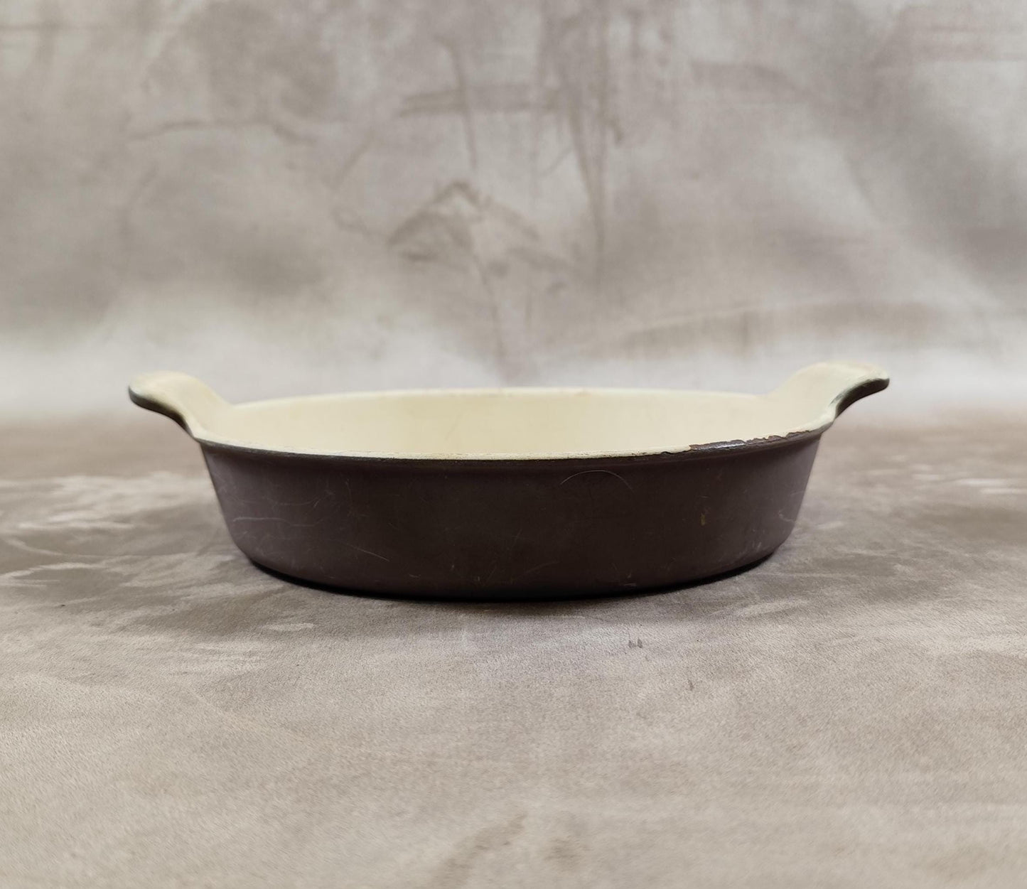 Plat en fonte émaillée marron Le Creuset Made in France Vintage 1970