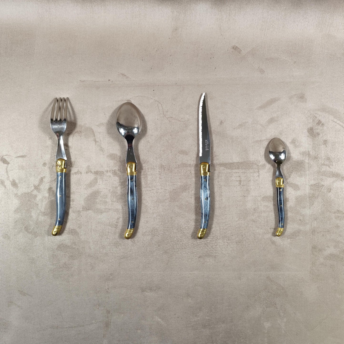 Ménagère 6 personnes 24 pièces Laguiole en inox en écrin Vintage 1980