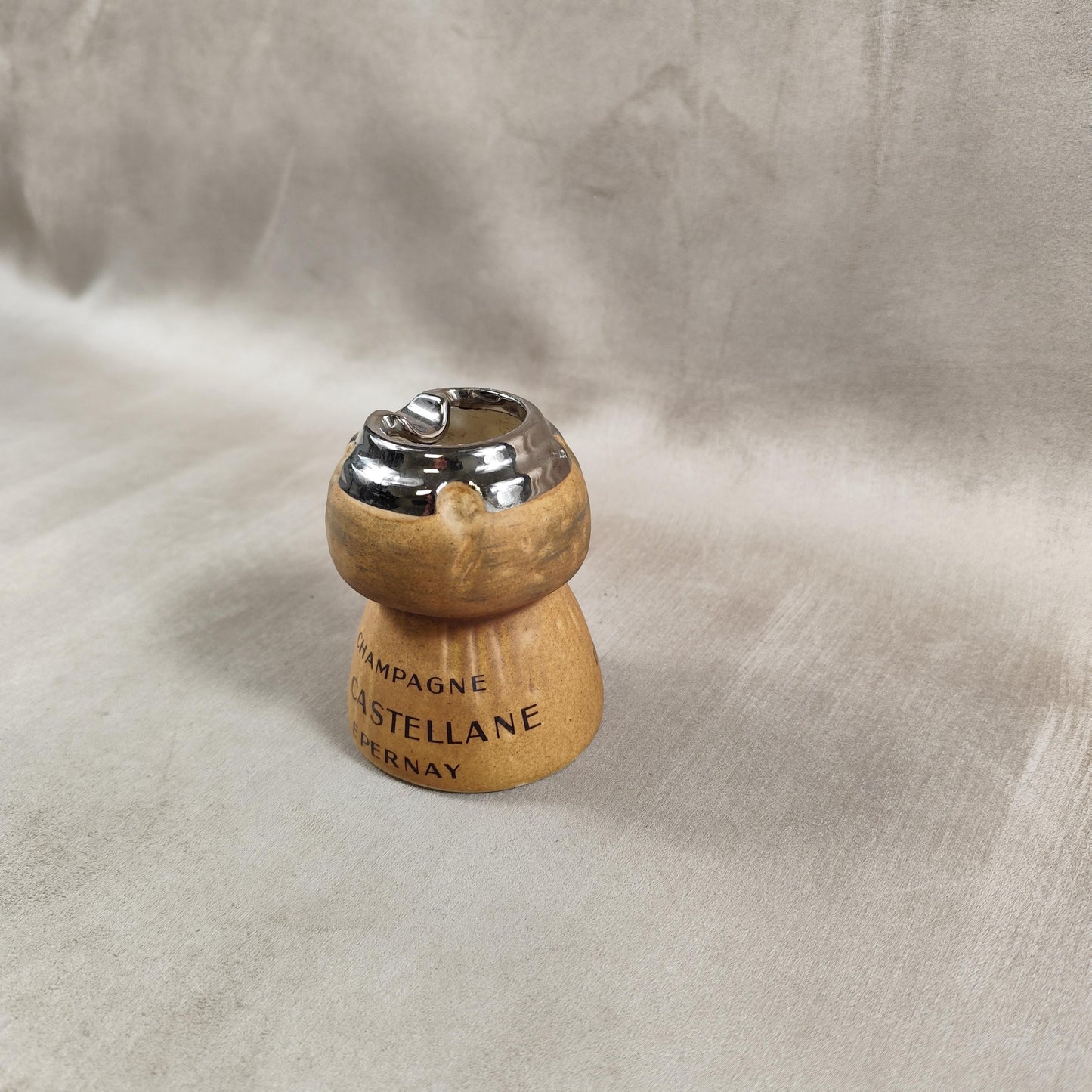 Cendrier publicitaire en forme de bouchon de Champagne De Castelanne Made in France Vintage 1980