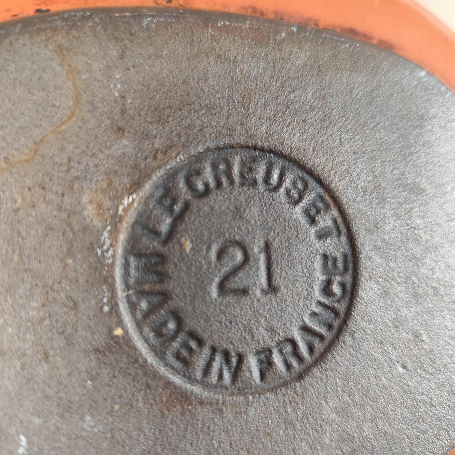 Cocotte LE CREUSET par Enzo Mari en fonte émaillée marron Made in France Vintage 1970