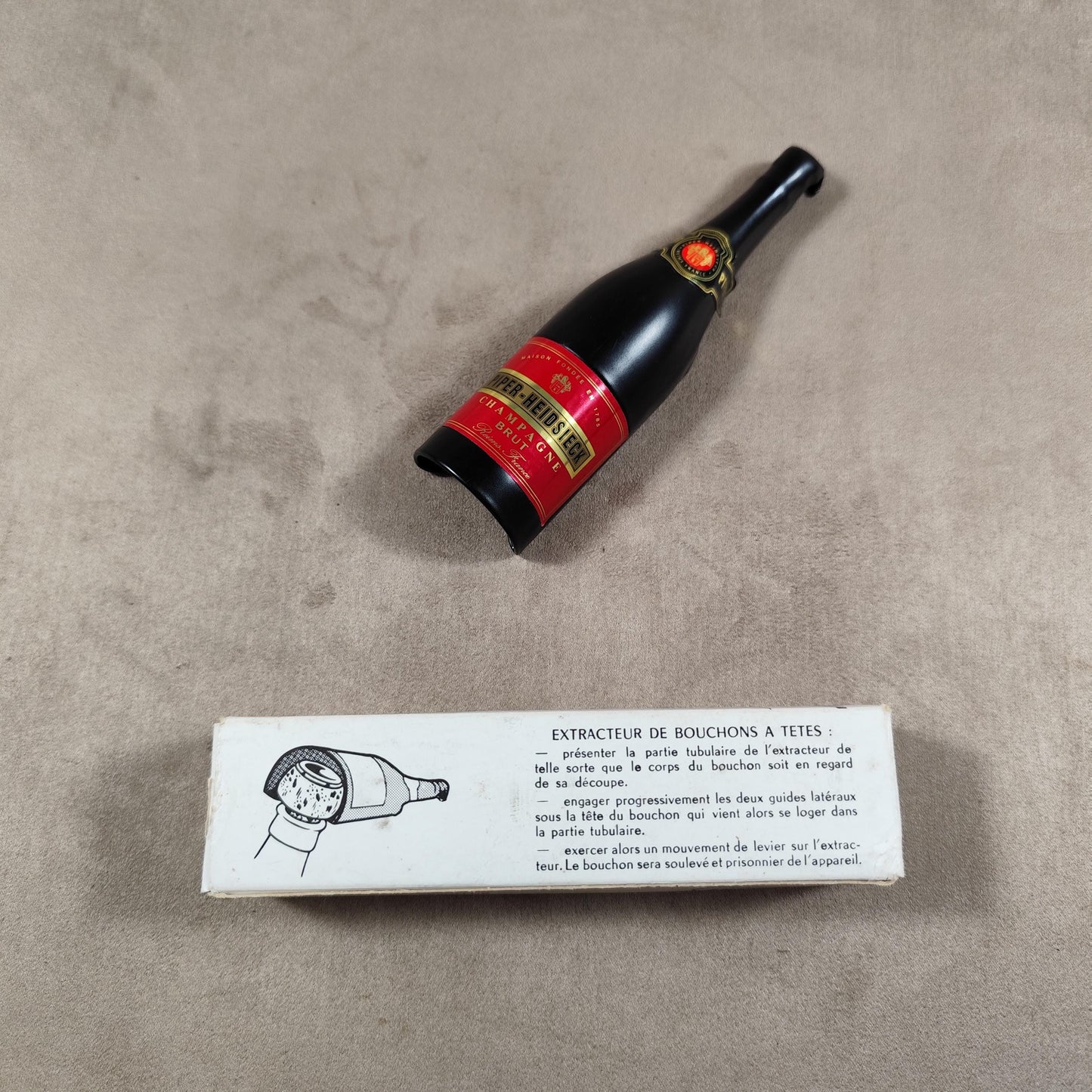 Décapsuleur, Ouvre bouteille Champagne Piper-Heidsieck en métal Made in France Vintage 1980