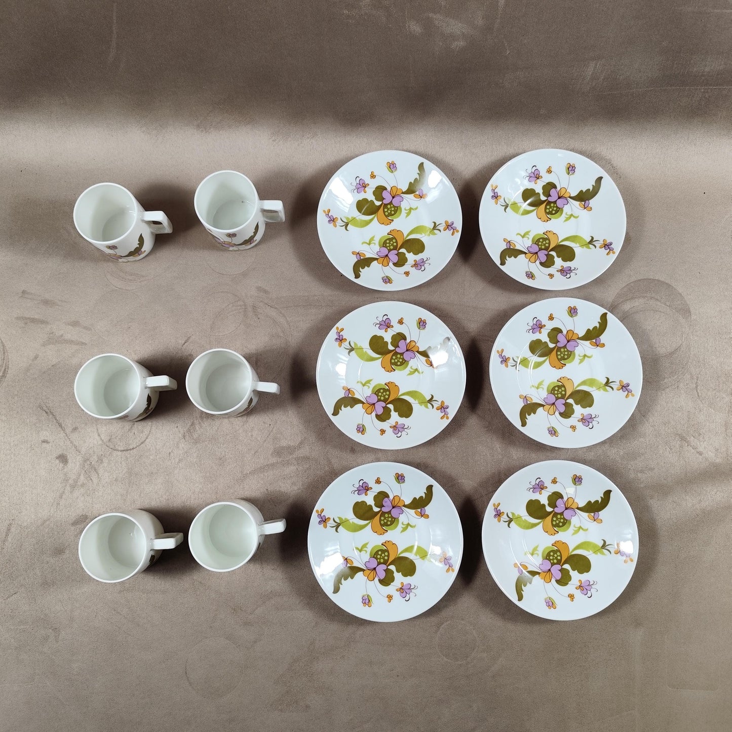 Service à cafe de 6 tasses et soucoupes à décor fleuri en Haute porcelaine du Berry par L.Lourioux 1950
