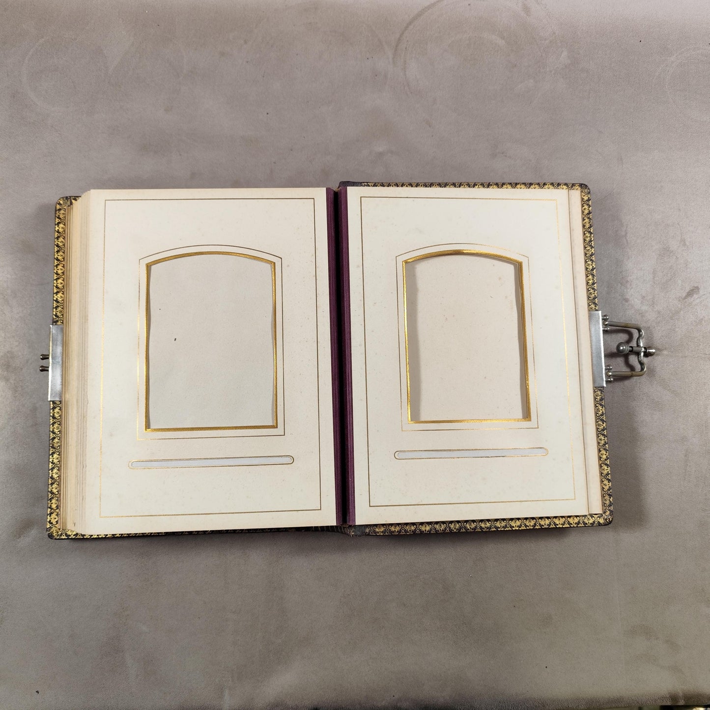 RARE Magnifique album photo en cuir marron et métal Made in France Vintage 1890