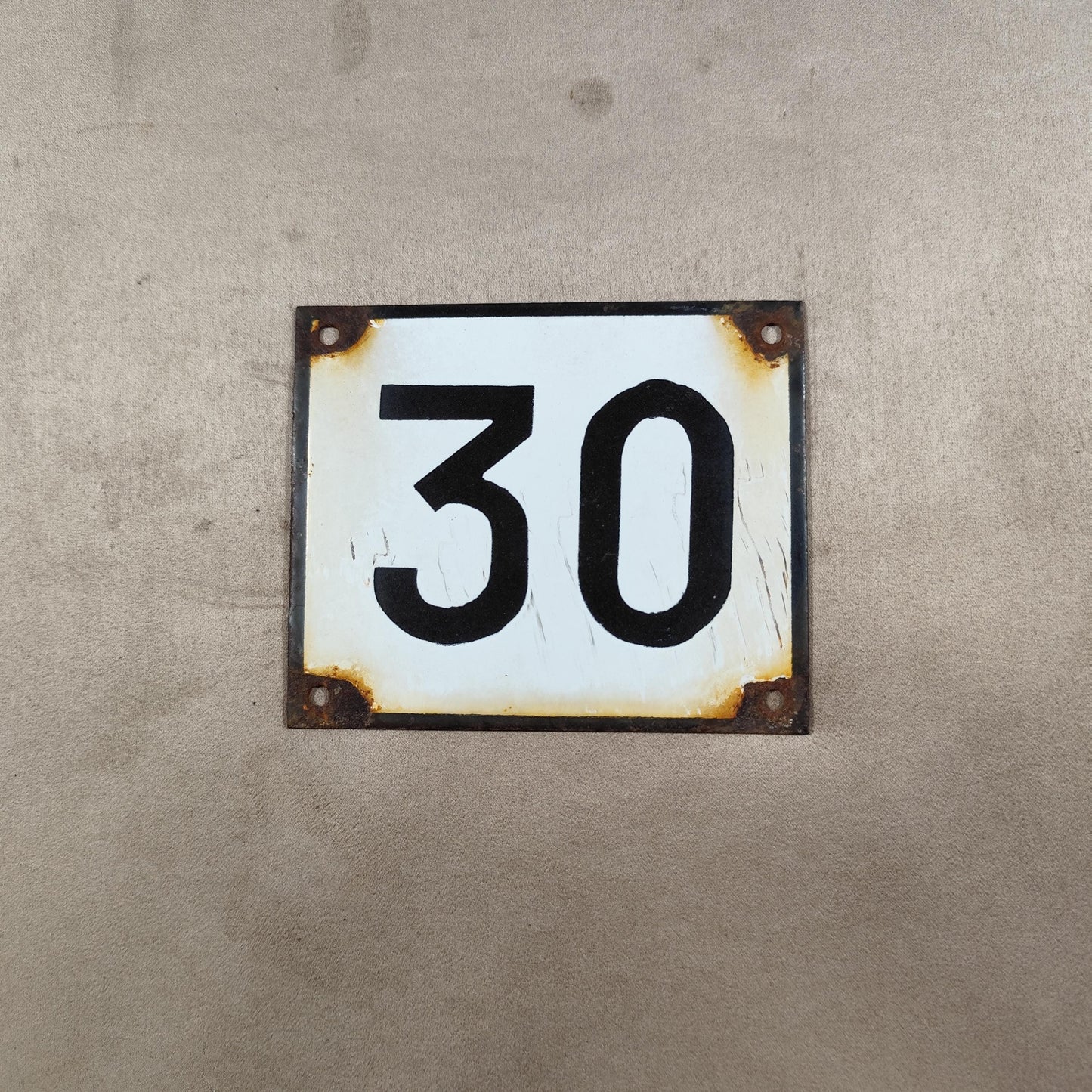 RARE Plaque de rue de ville Française Numéro 30 en tôle émaillée blanche Made in France Vintage 1950