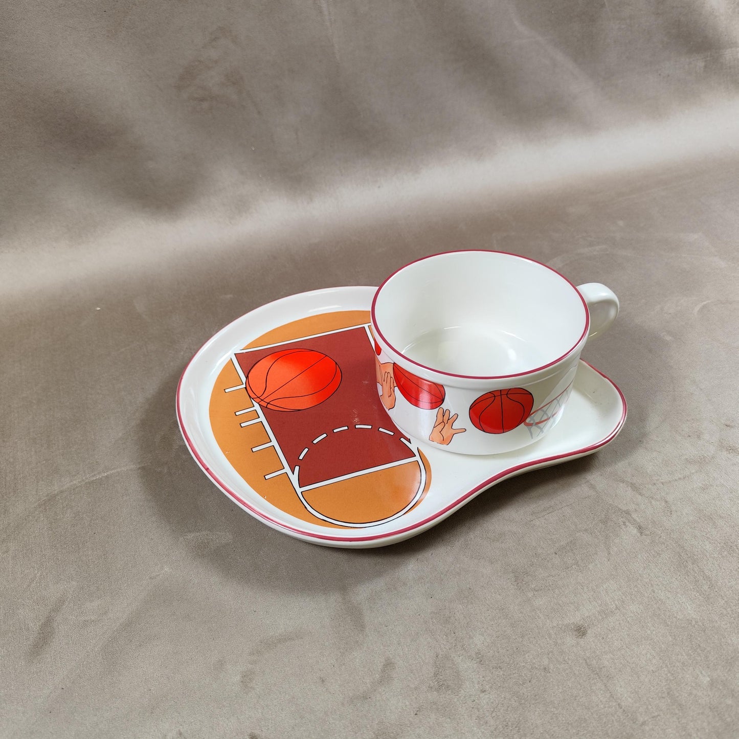 Service à petit déjeuner vintage sur le thème du basket en faience by Maryann Baker 1980