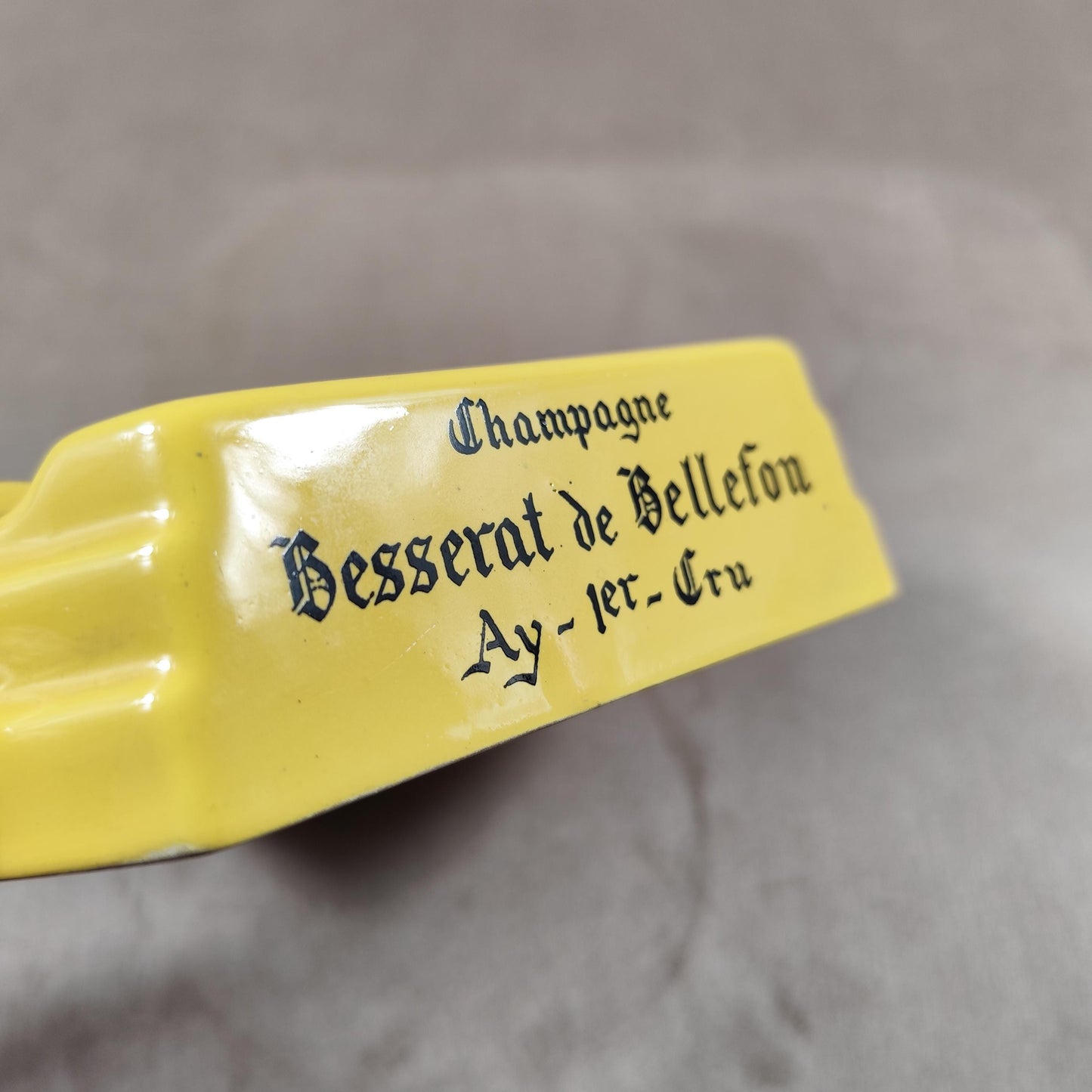Cendrier Champagne Besserat de Bellefon en céramique jaune Made in France Vintage 1970