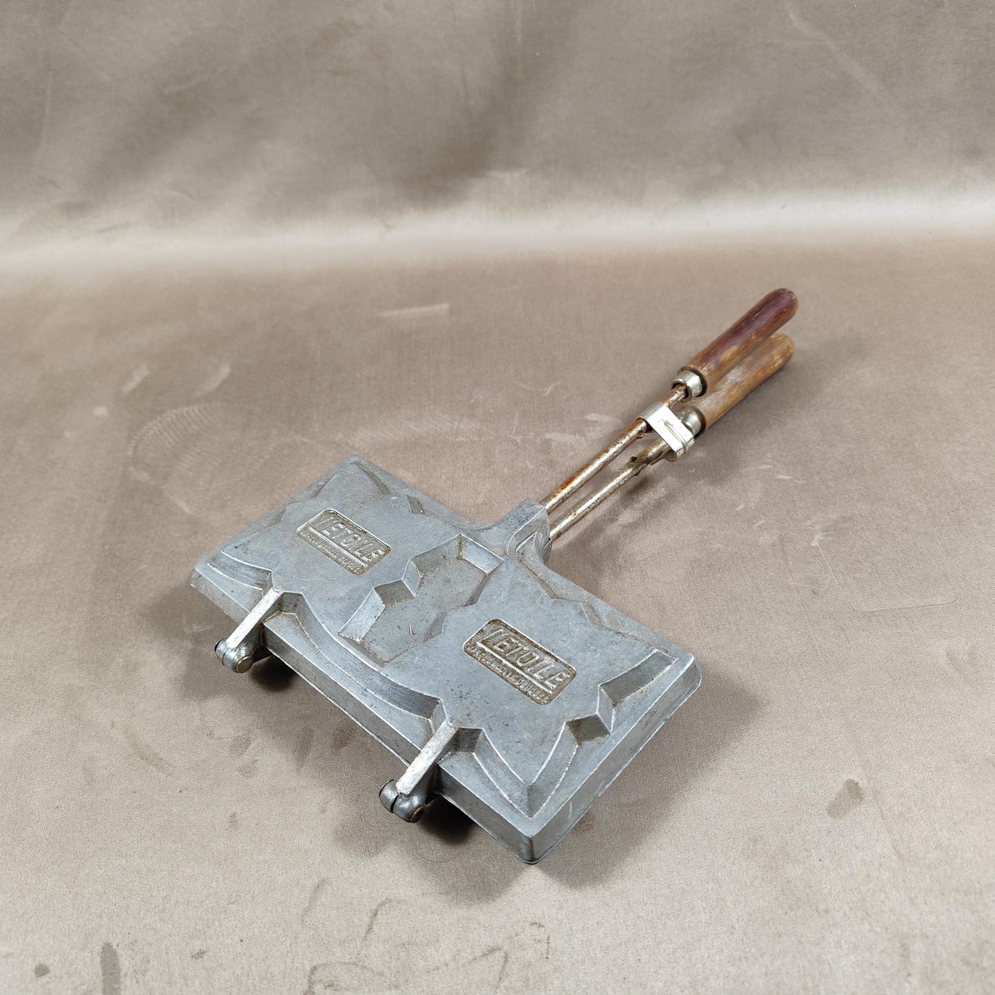Appareil à croque-monsieur L'ETOILE 2 en fonte d'aluminium Made in France Vintage 1970