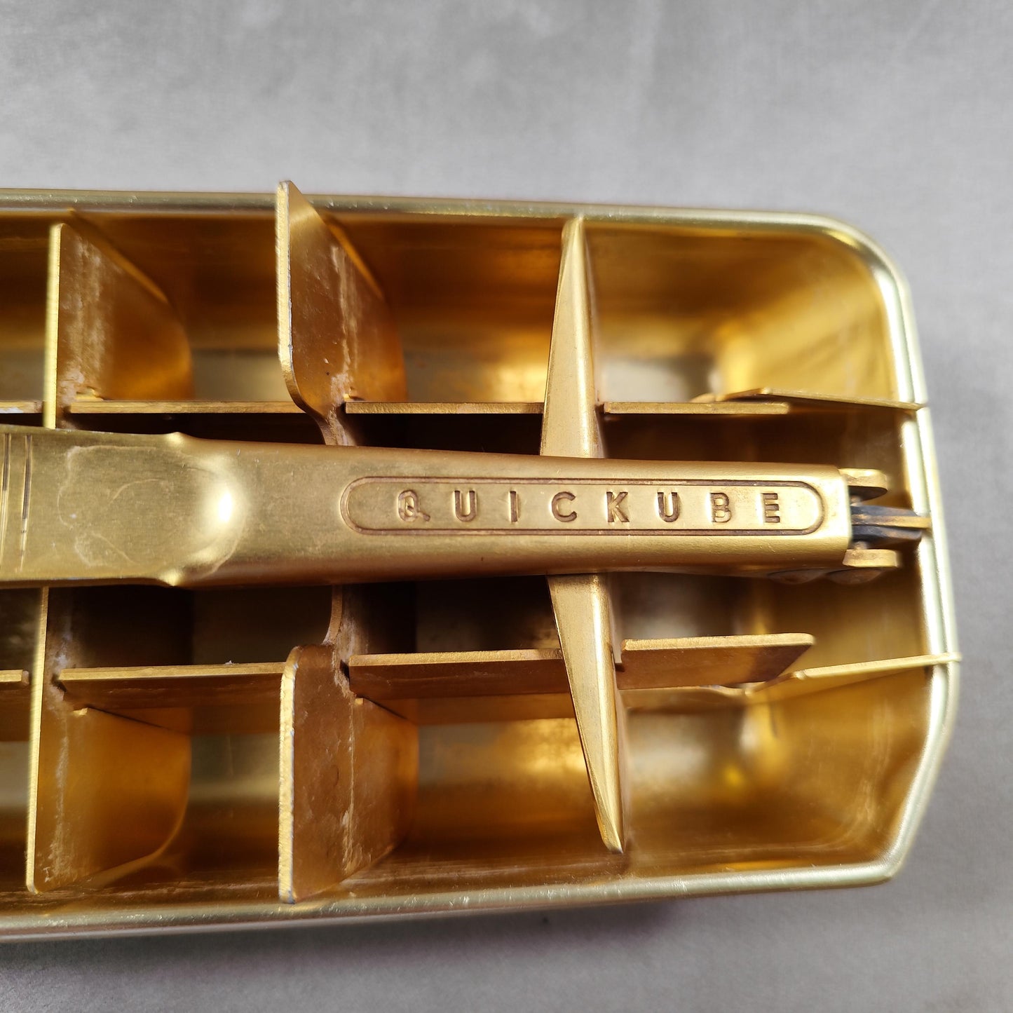 Bac à glaçons QUICKUBE en alu doré Made in France Vintage 1970