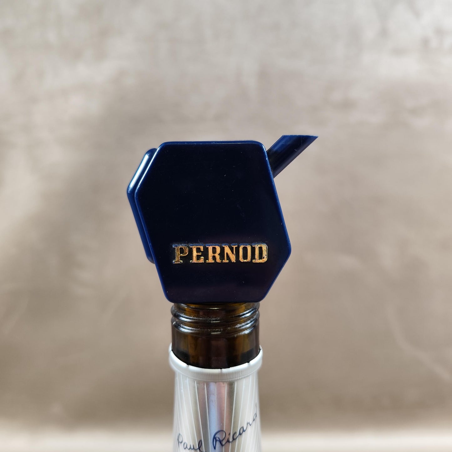 Bouchon de bouteille Pernod en plastique Made in France Vintage 1980