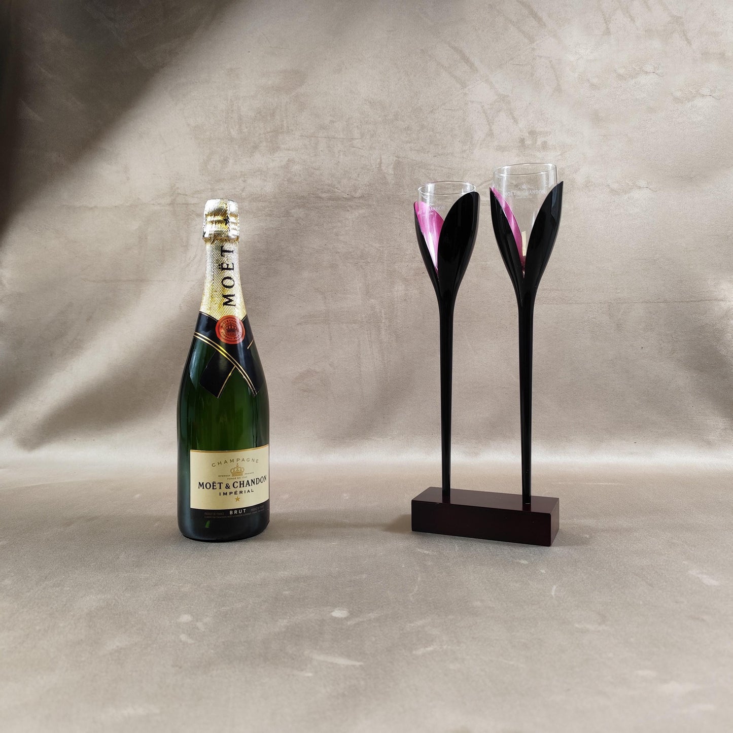 RARE Porte flûte 2 coupes à Champagne Moet et Chandon en forme de fleurs en plastique Made in France Vintage 1980