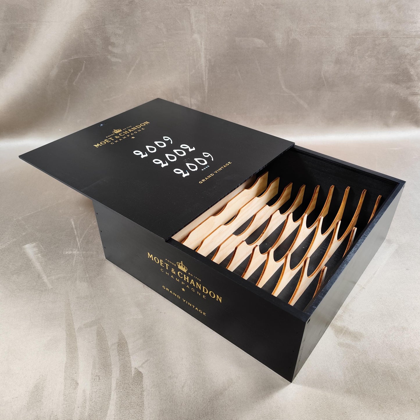 Caisse en bois pour bouteilles de champagne Moet & Chandon Made in France Vintage 2000