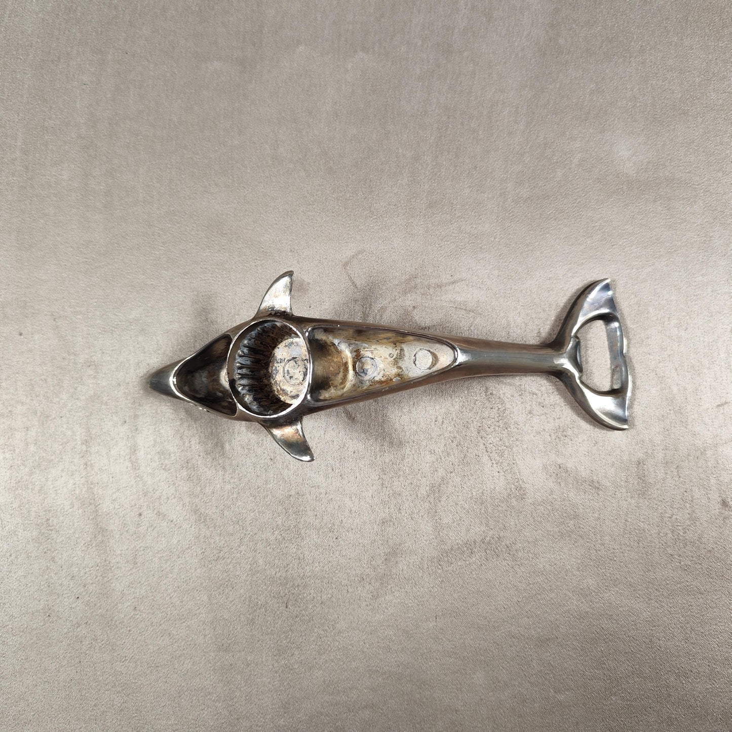 Décapsuleur, Ouvre bouteille en métal en forme de Dauphin Made in France Vintage 1970