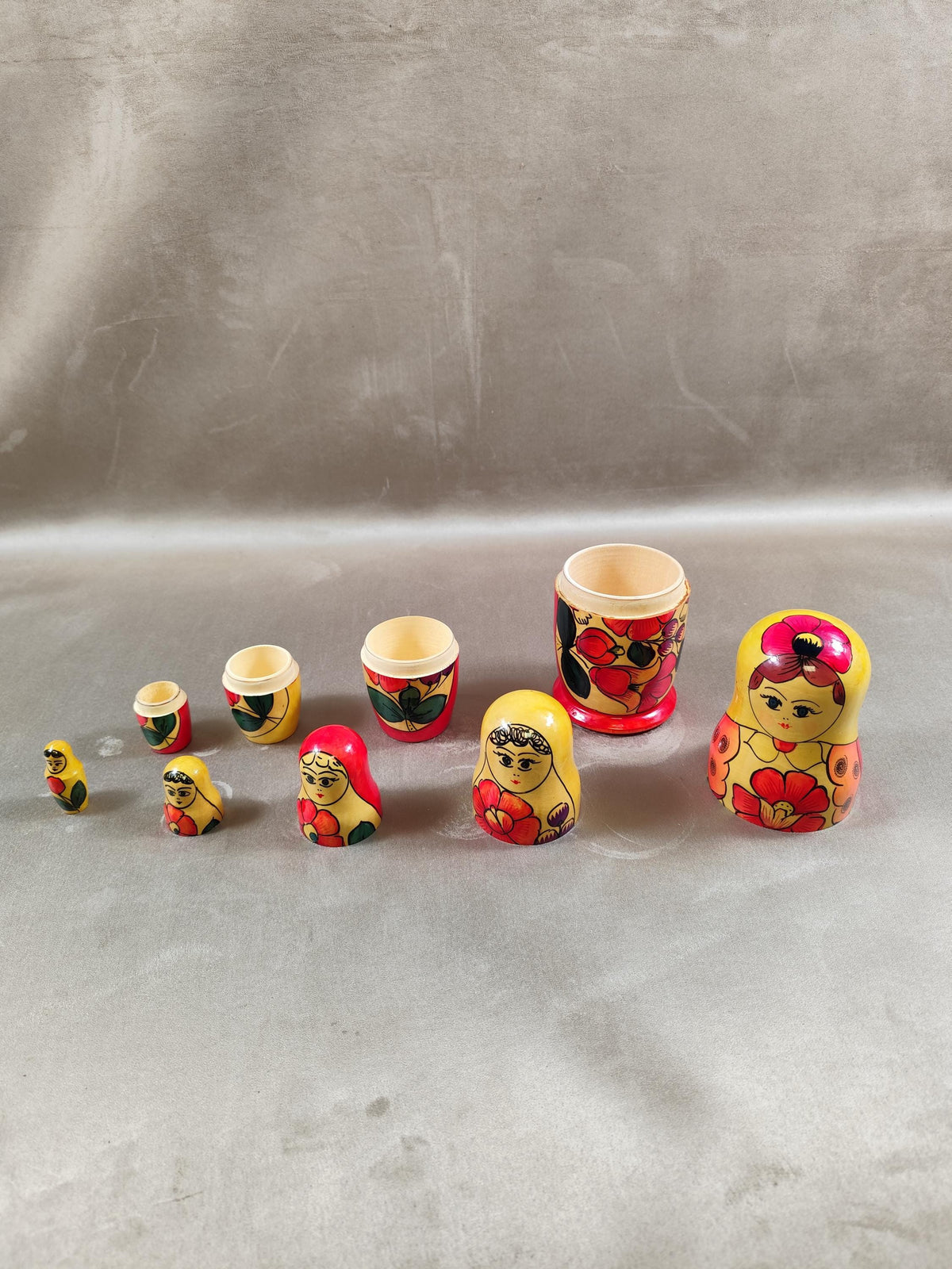 Ensemble de 5 Poupées Russes Matriochka en bois peint Vintage 1950