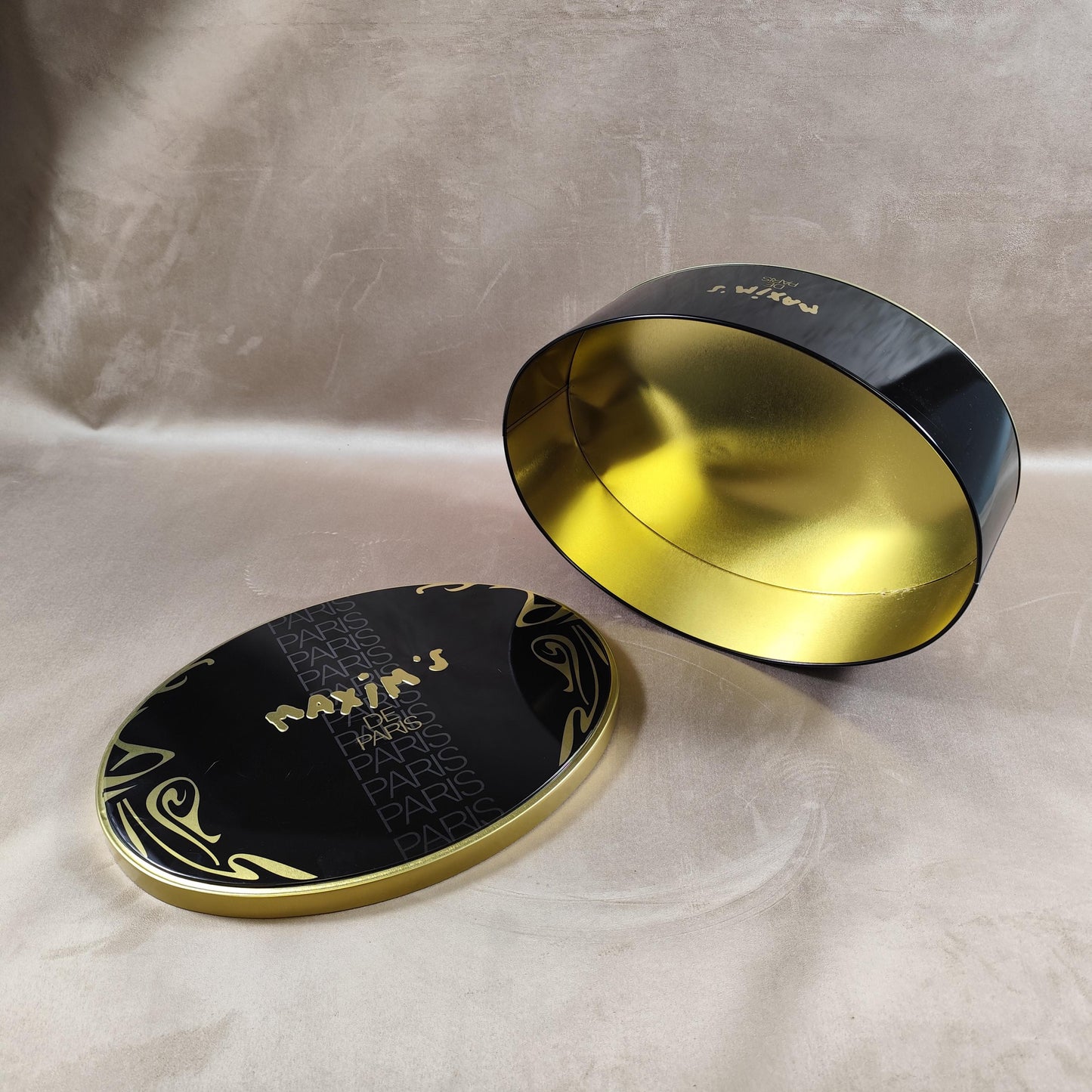 Boite Maxim's de Paris en aluminium Made in France Vintage 1970