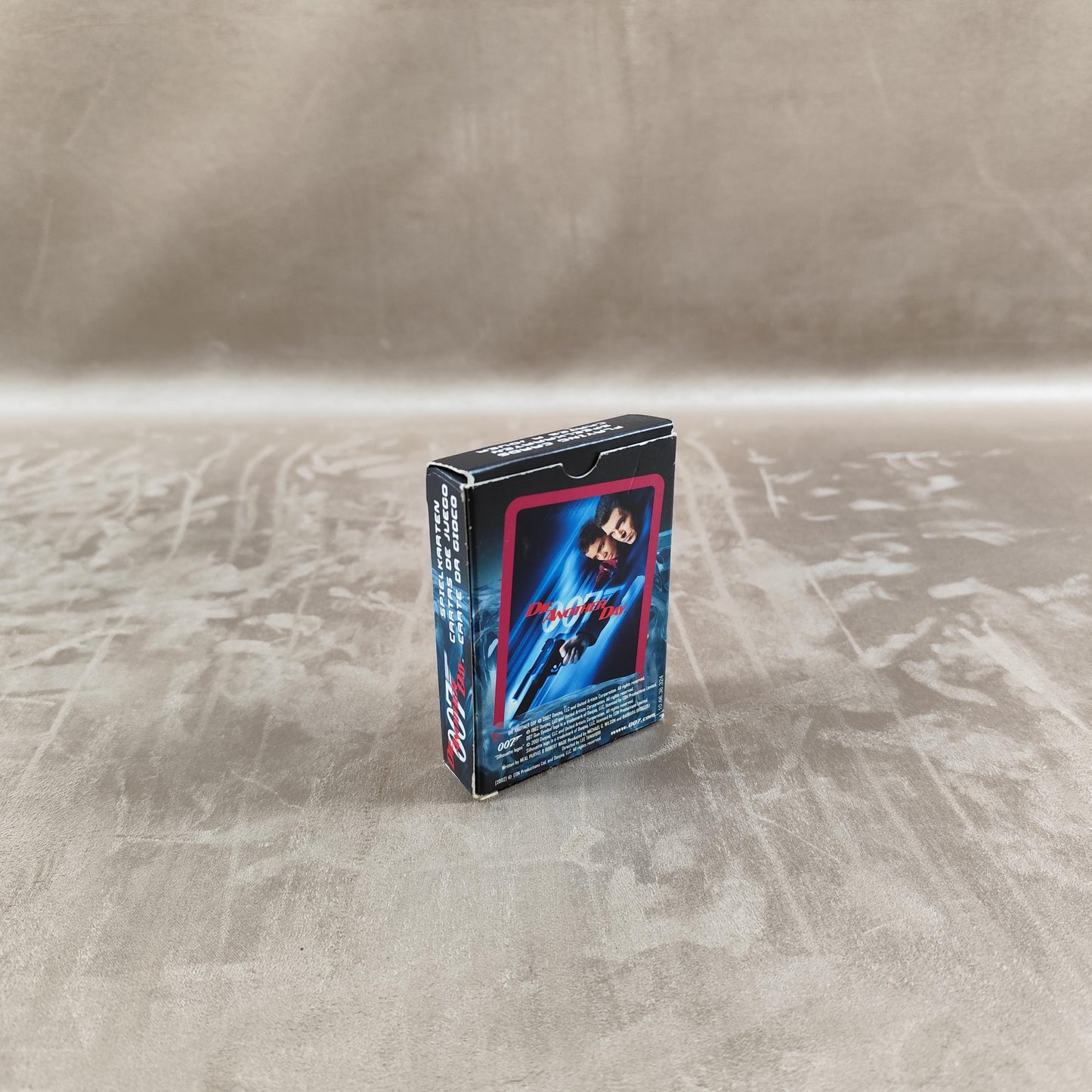 Jeu de 54 cartes James bond 007 Meurs un autre jour (Die Another Day) Made in France Vintage 2000