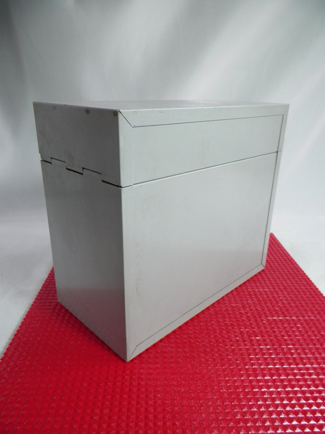 FLAMBO grey metal index card box with set of cardboard alphabetical dividers and its key | Vintage Industrial Design 1970 | FRANCE