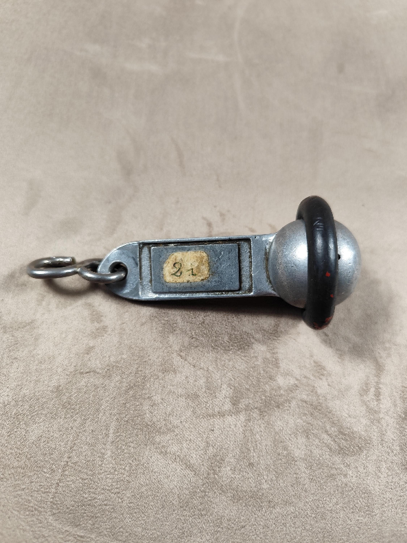 RARE Porte-clés en métal Hôtel Bristol Reims Champagne, numéro de chambre au choix, Porte-clé de comptoir vintage
