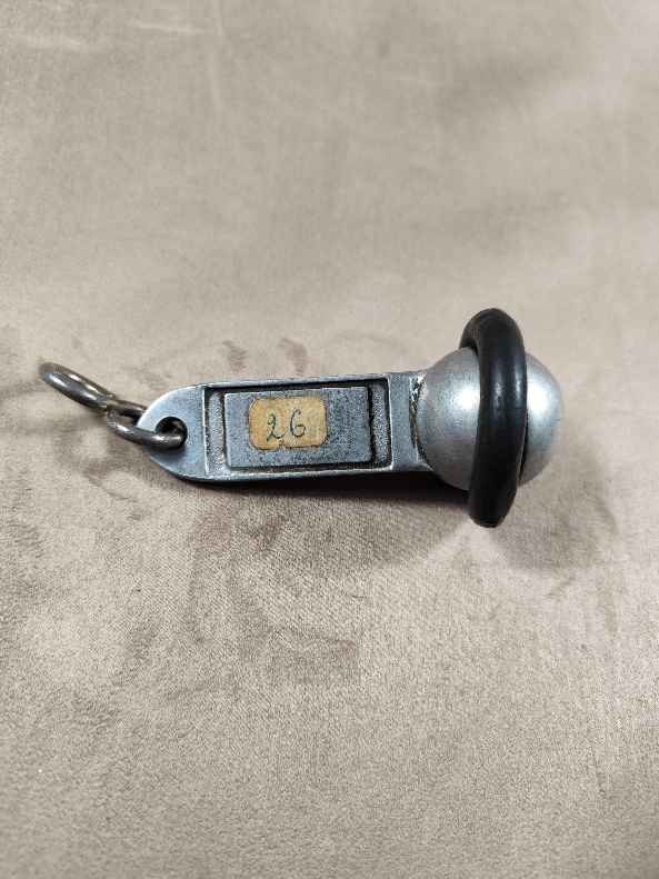 RARE Porte-clés en métal Hôtel Bristol Reims Champagne, numéro de chambre au choix, Porte-clé de comptoir vintage