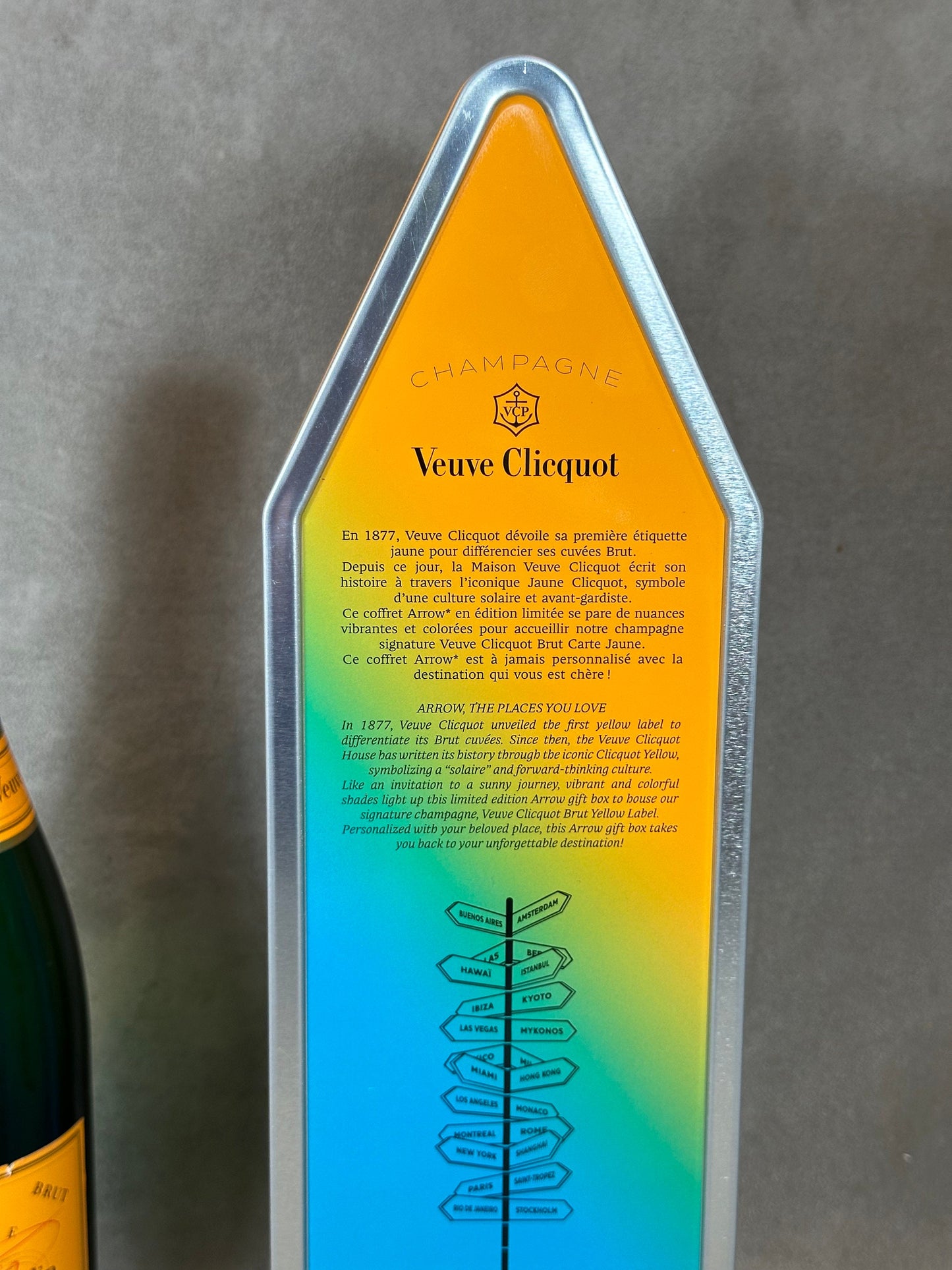 RARE Veuve Clicquot boite en métal panneau flèche orange et bleu  Arrow box Année 1990