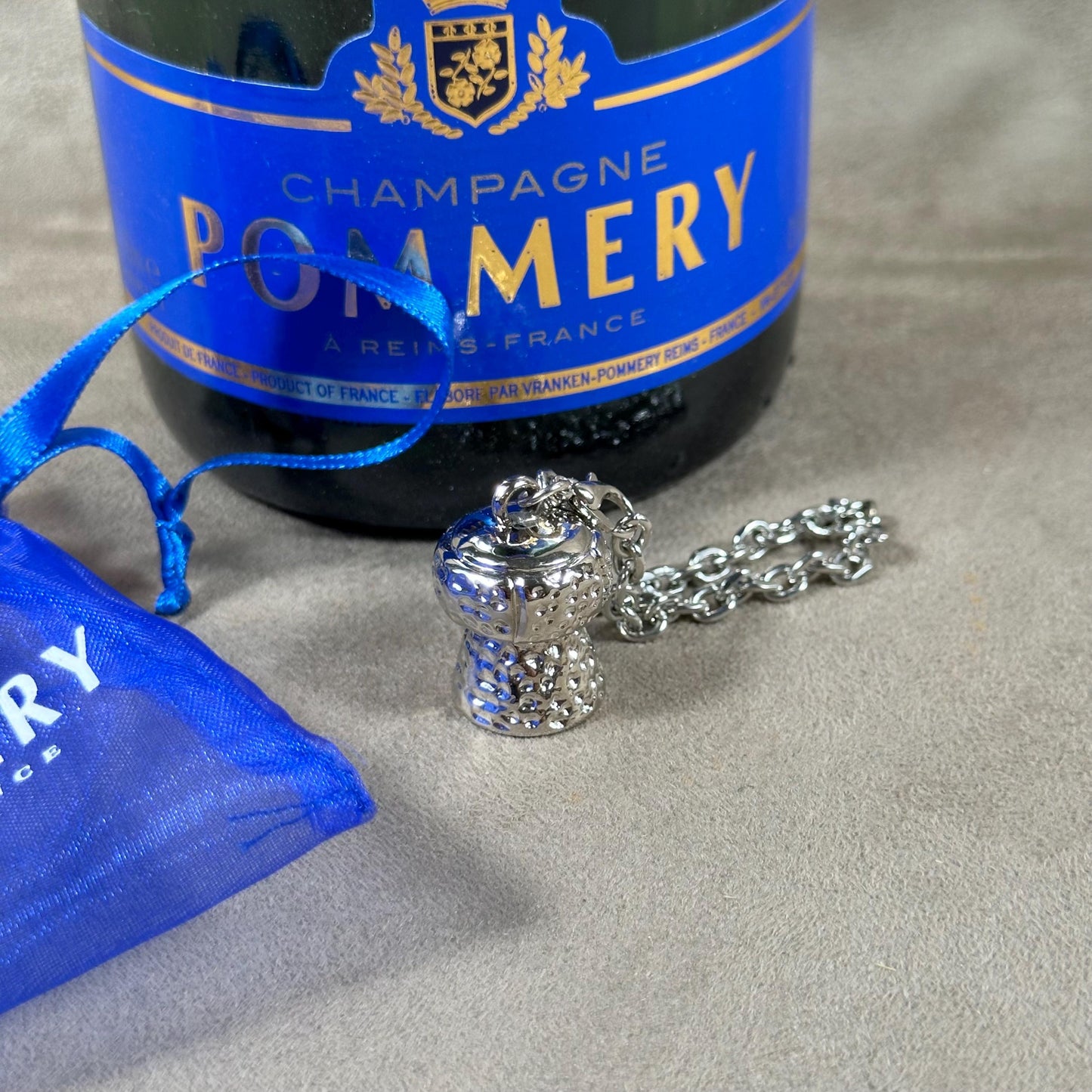 Porte clés Bijoux Champagne Pommery Argenté en forme de bouche de Champagne, Made in France, Vintage 1980