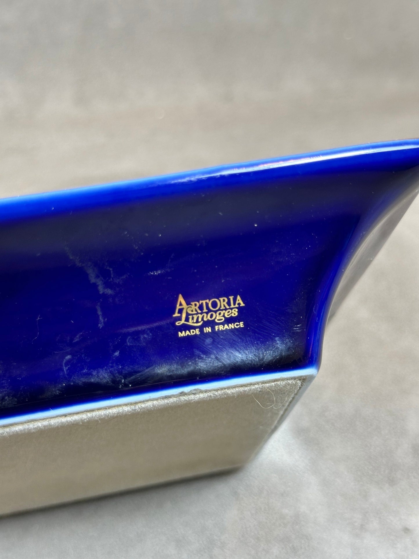 Cendrier en porcelaine bleu Artoria Lido Paris  French Ashtray, Advertising ashtray , Circa 1980