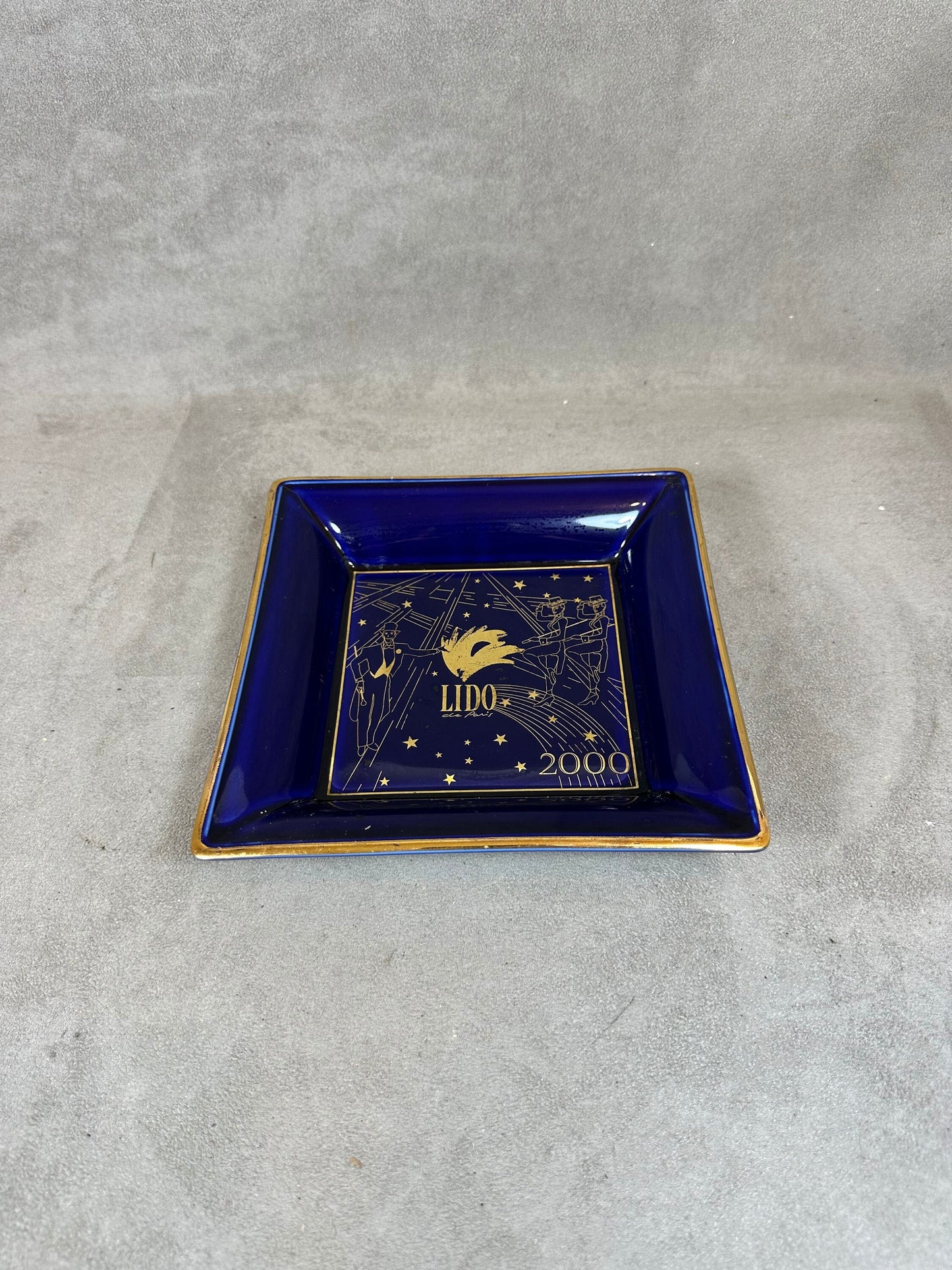 Cendrier en porcelaine bleu Artoria Lido Paris  French Ashtray, Advertising ashtray , Circa 1980