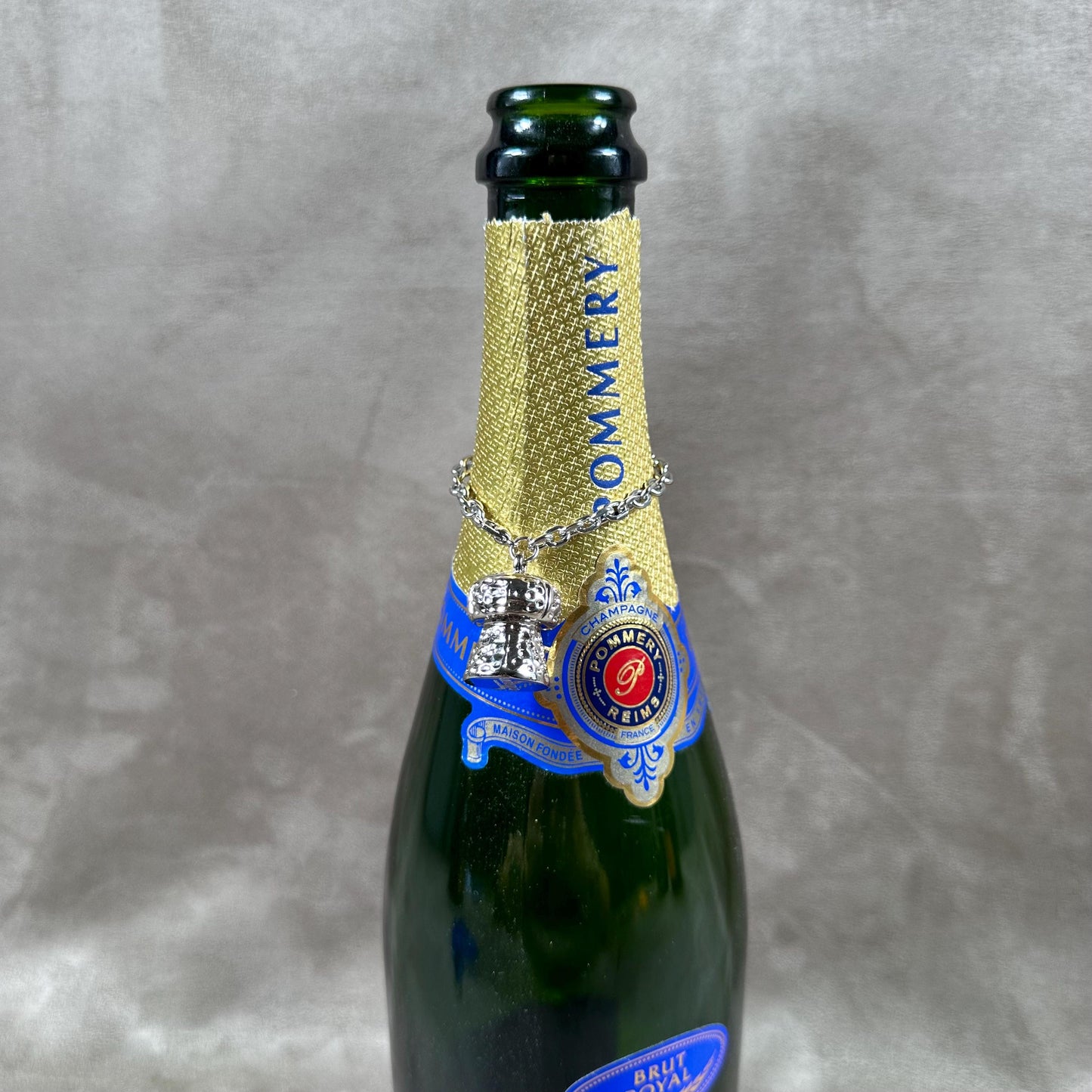 Porte clés Bijoux Champagne Pommery Argenté en forme de bouche de Champagne, Made in France, Vintage 1980