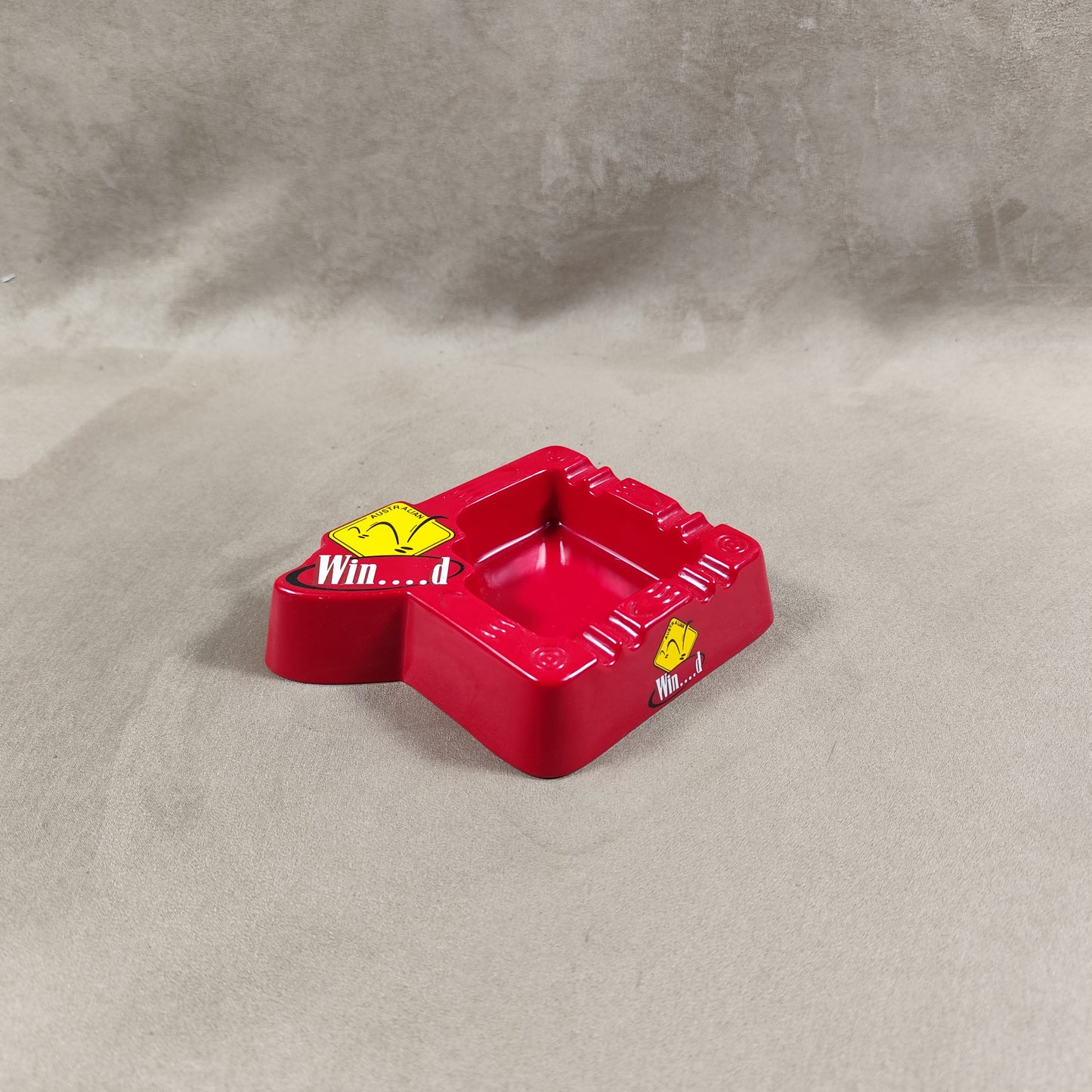 Vintage Winfield Roter Kunststoff Aschenbecher 1980er Jahre