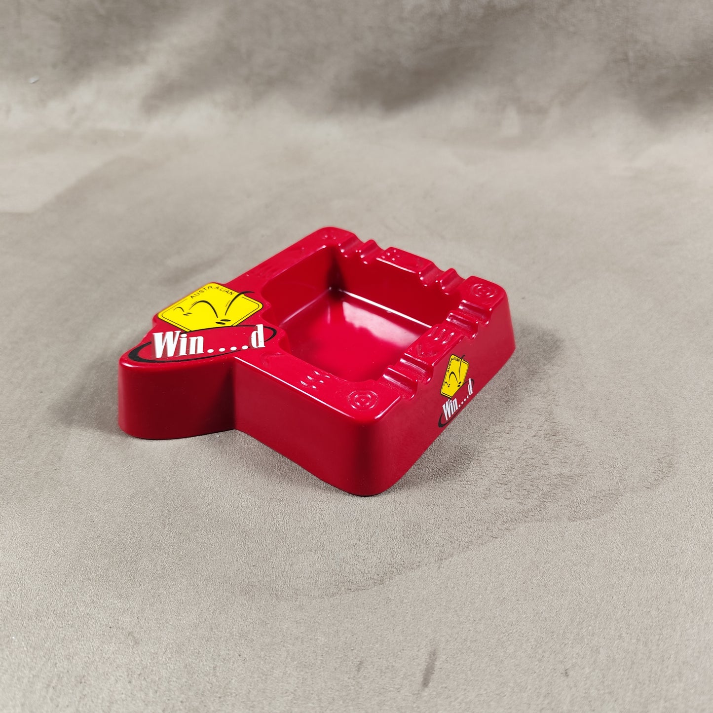 Vintage Winfield Roter Kunststoff Aschenbecher 1980er Jahre