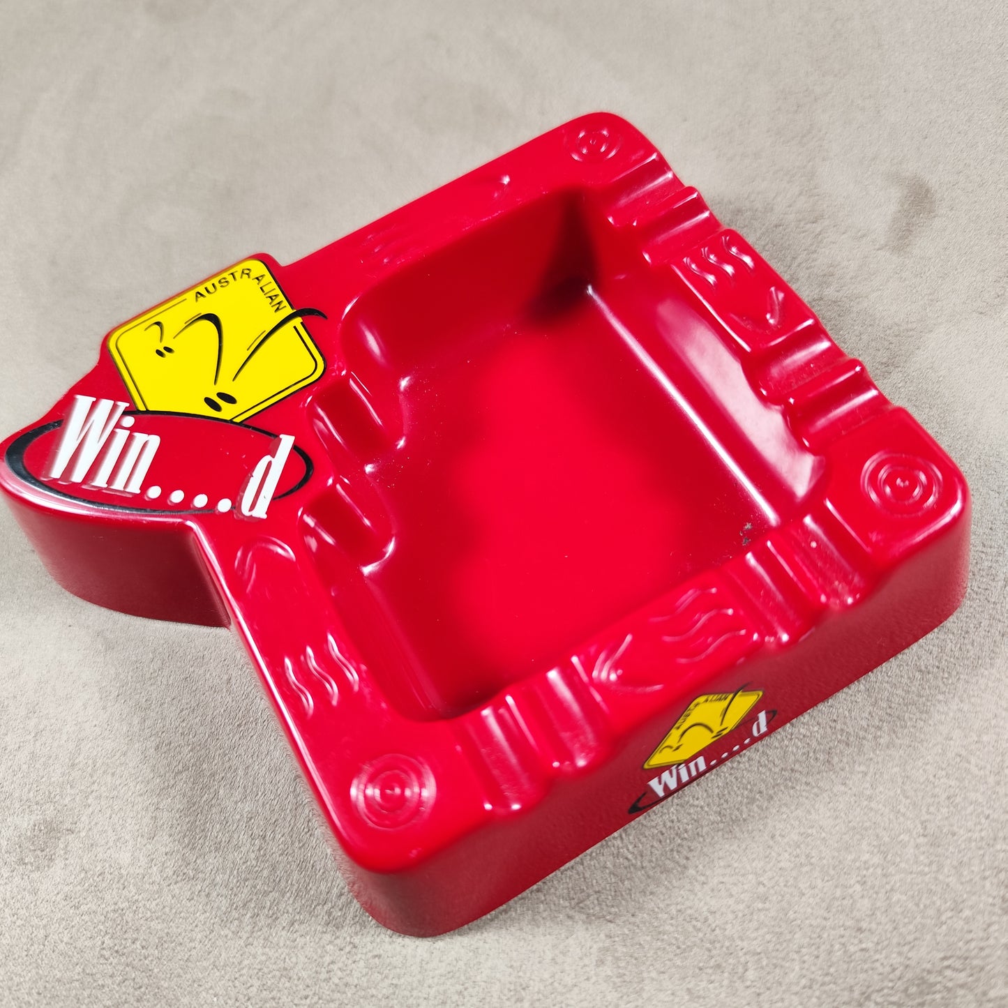 Vintage Winfield Roter Kunststoff Aschenbecher 1980er Jahre