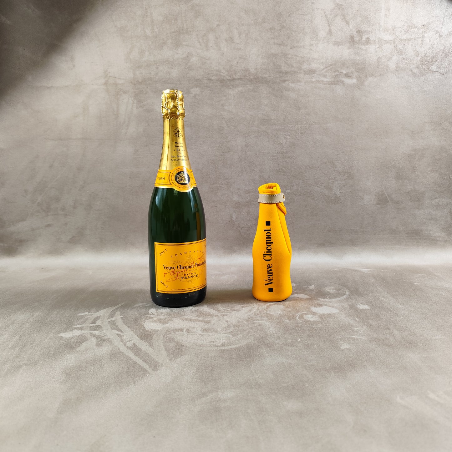 Veuve Clicquot champagne insulated case bottle cooler case orange Veuve Clicquot vintage made in France