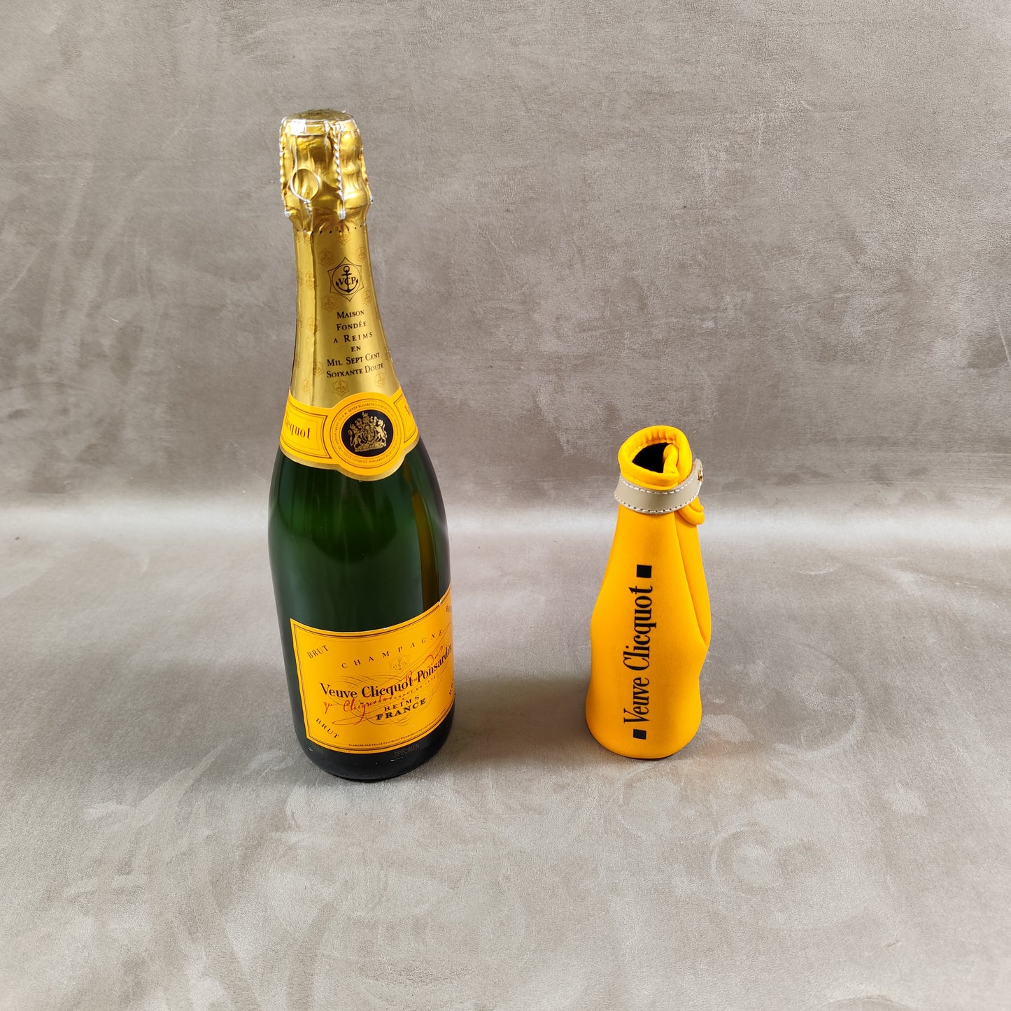 Veuve Clicquot champagne insulated case bottle cooler case orange Veuve Clicquot vintage made in France