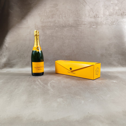 Veuve Clicquot porte bouteille Etui de bouteille de champagne en forme d'enveloppe géante Ponsardin Années 1990