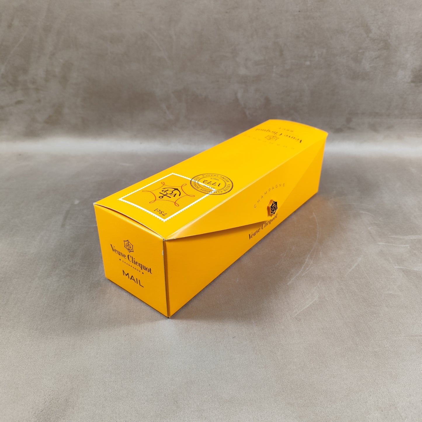 Veuve Clicquot porte bouteille Etui de bouteille de champagne en forme d'enveloppe géante Ponsardin Années 1990