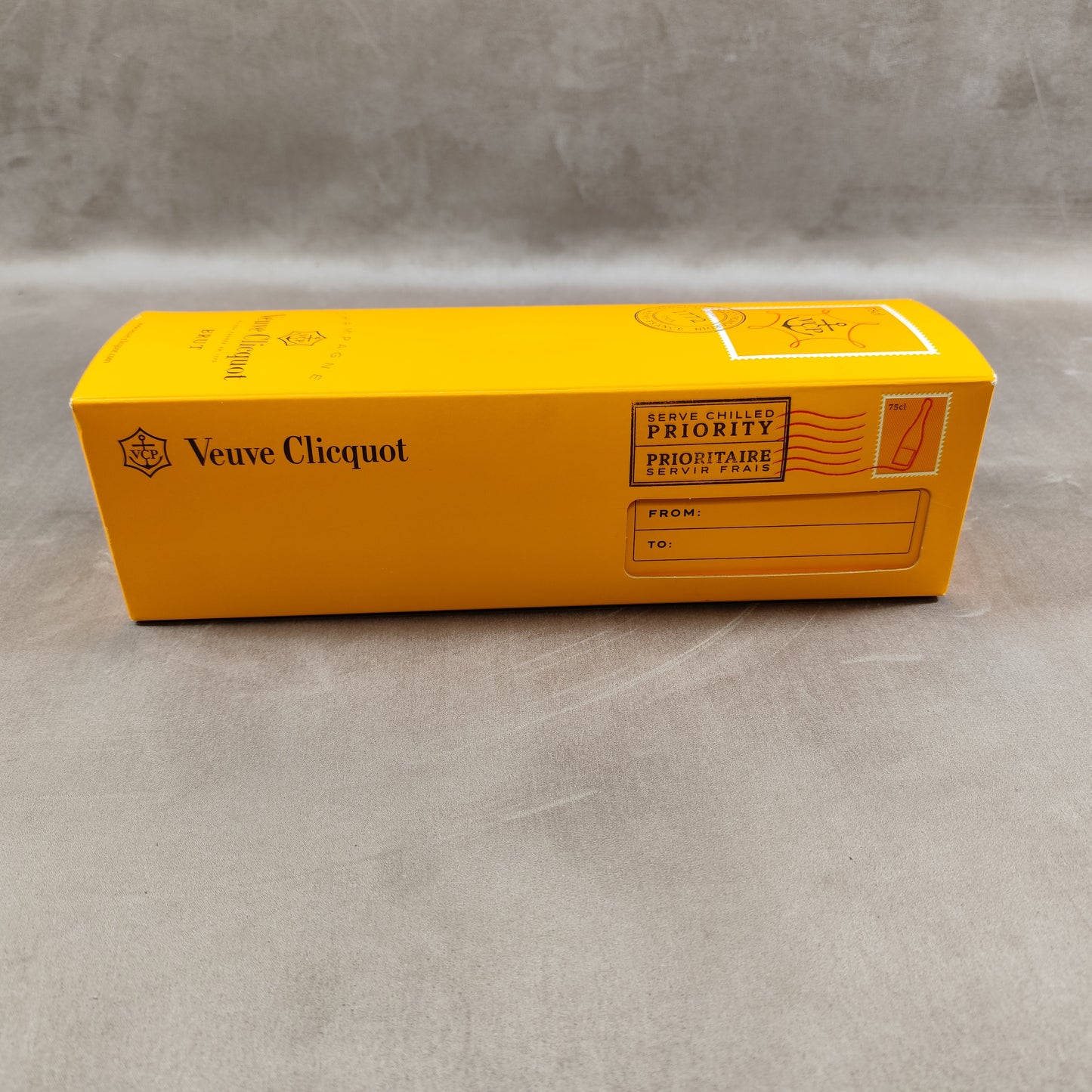 Veuve Clicquot porte bouteille Etui de bouteille de champagne en forme d'enveloppe géante Ponsardin Années 1990