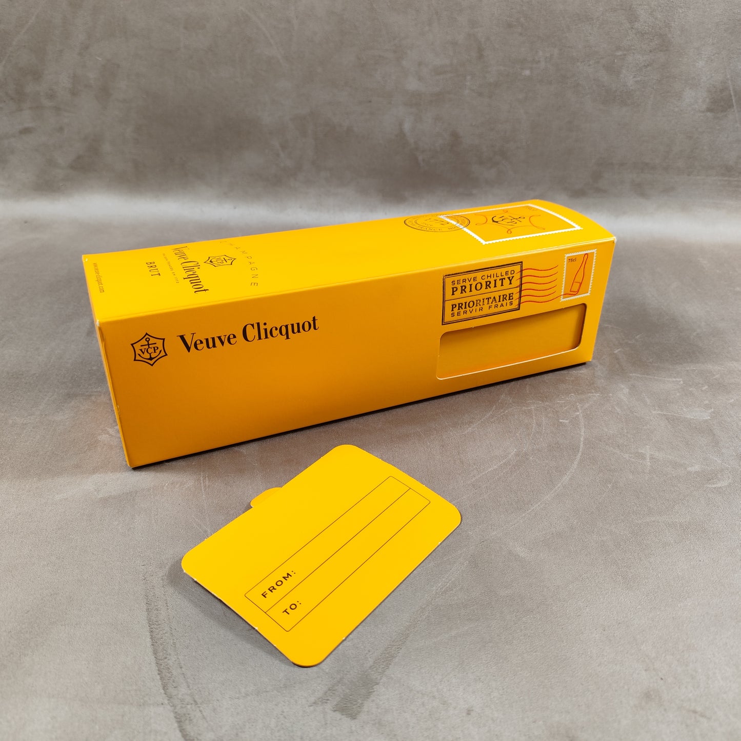 Veuve Clicquot porte bouteille Etui de bouteille de champagne en forme d'enveloppe géante Ponsardin Années 1990