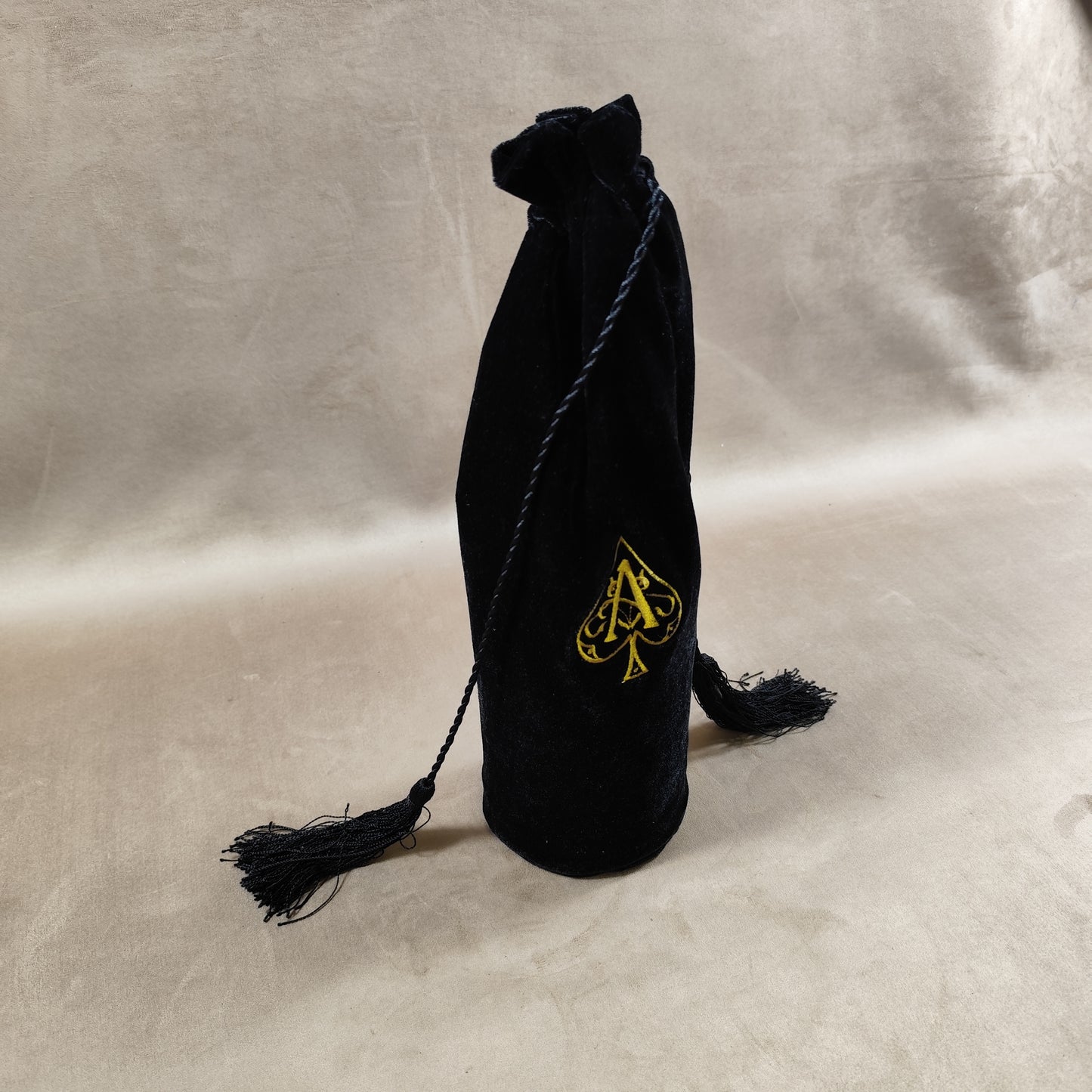Etui à bouteille Champagne Armand de Brignac en tissu noir