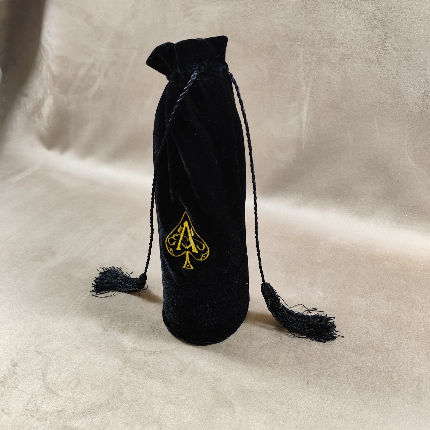 Etui à bouteille Champagne Armand de Brignac en tissu noir