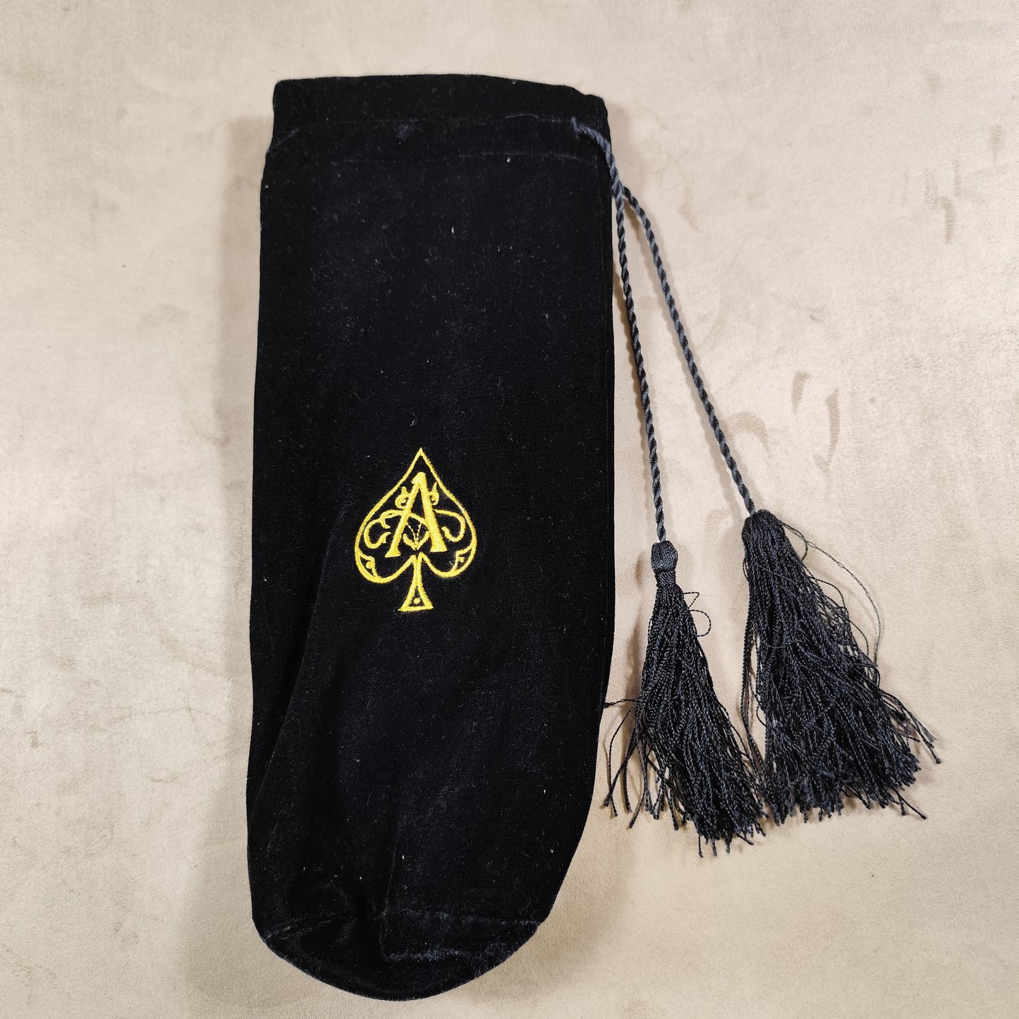 Etui à bouteille Champagne Armand de Brignac en tissu noir