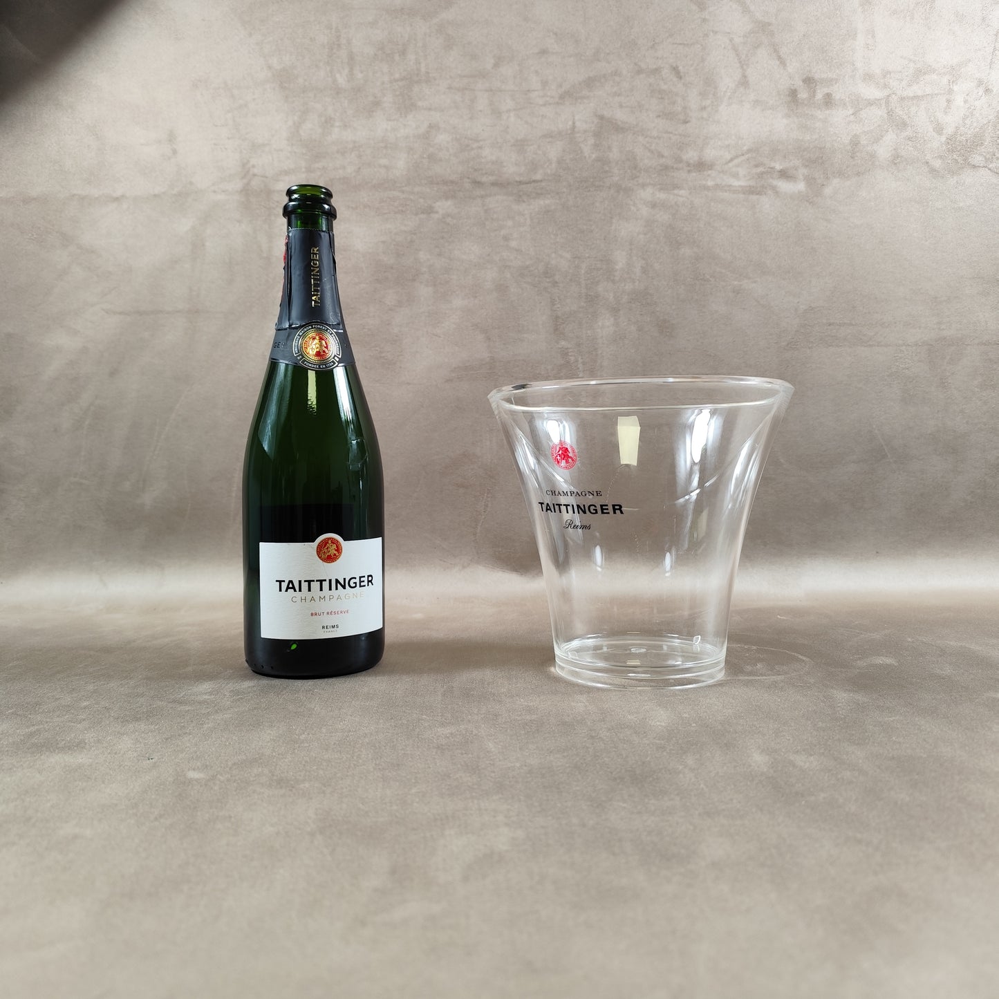 Taittinger Vintage Champagnerkühler aus transparentem Kunststoff. Hergestellt in Frankreich.