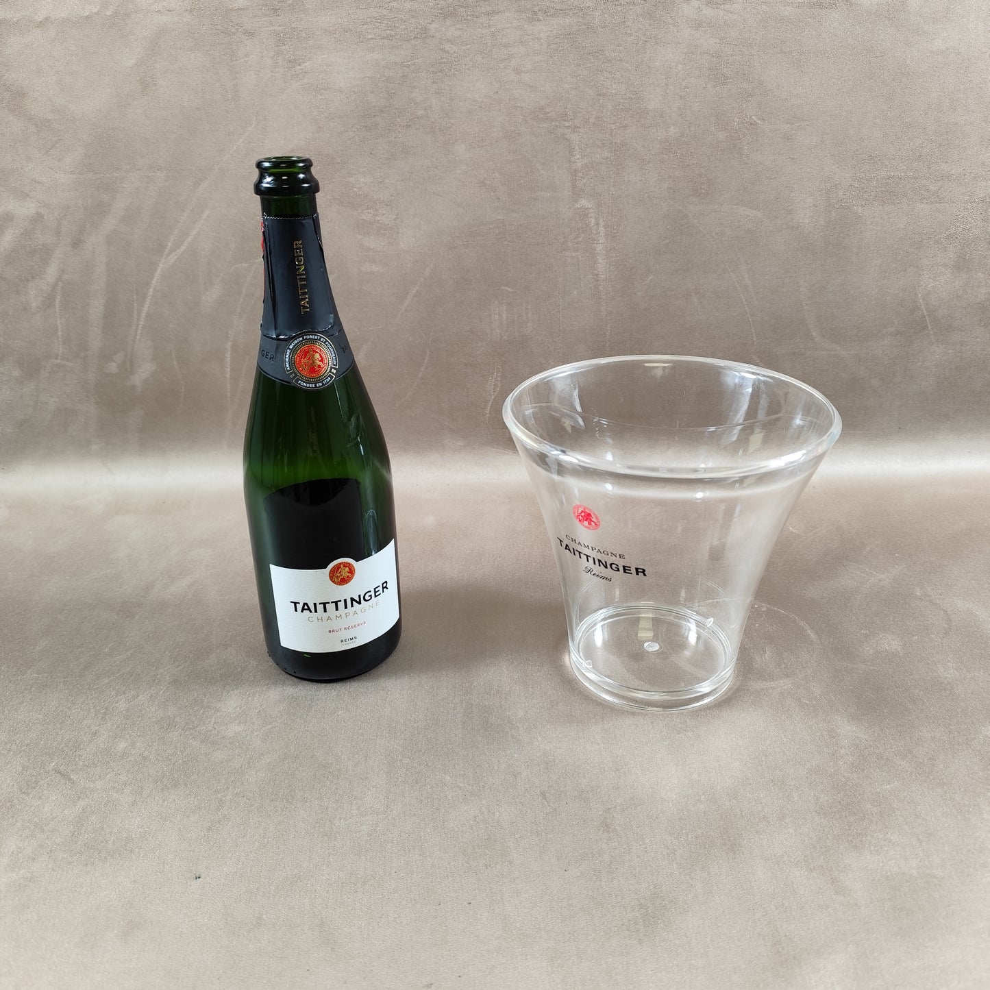 Taittinger Vintage Champagnerkühler aus transparentem Kunststoff. Hergestellt in Frankreich.