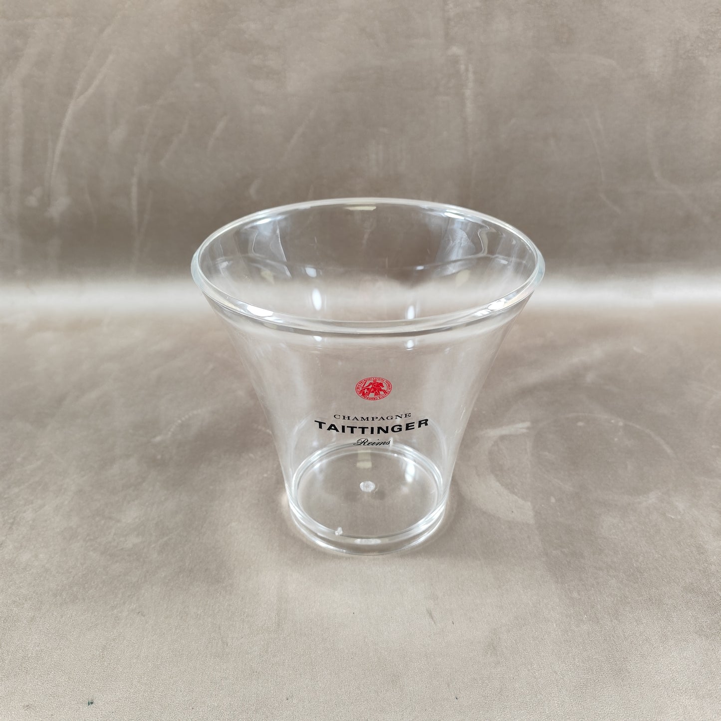 Taittinger Vintage Champagnerkühler aus transparentem Kunststoff. Hergestellt in Frankreich.