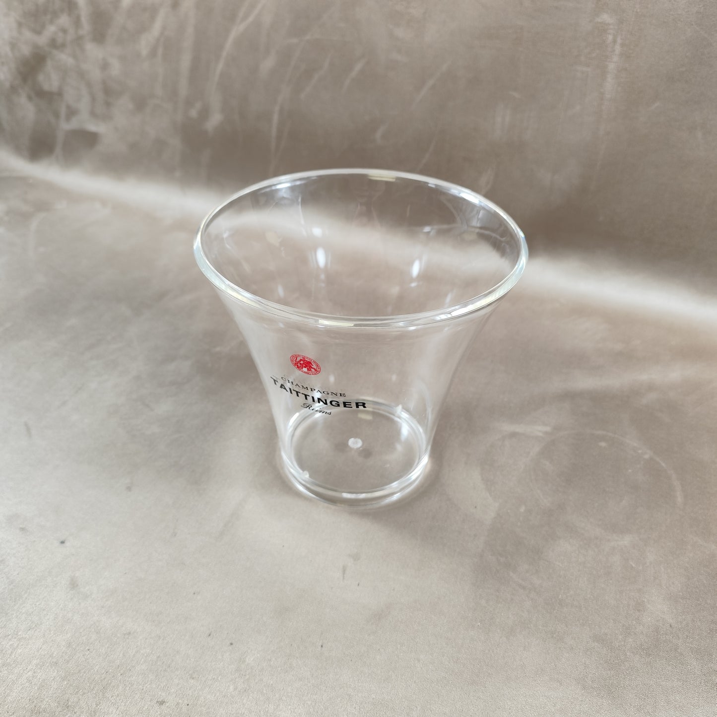 Taittinger Vintage Champagnerkühler aus transparentem Kunststoff. Hergestellt in Frankreich.