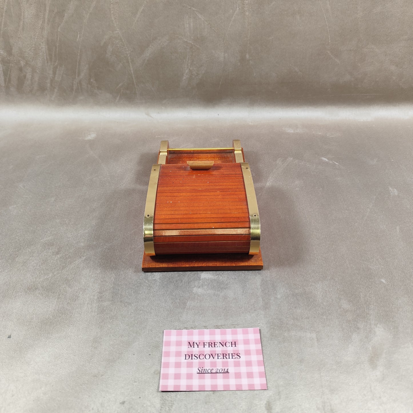 Zigarettenschachtelspender aus Holz mit Vintage-Aschenbecher aus Glas. Hergestellt in Frankreich.