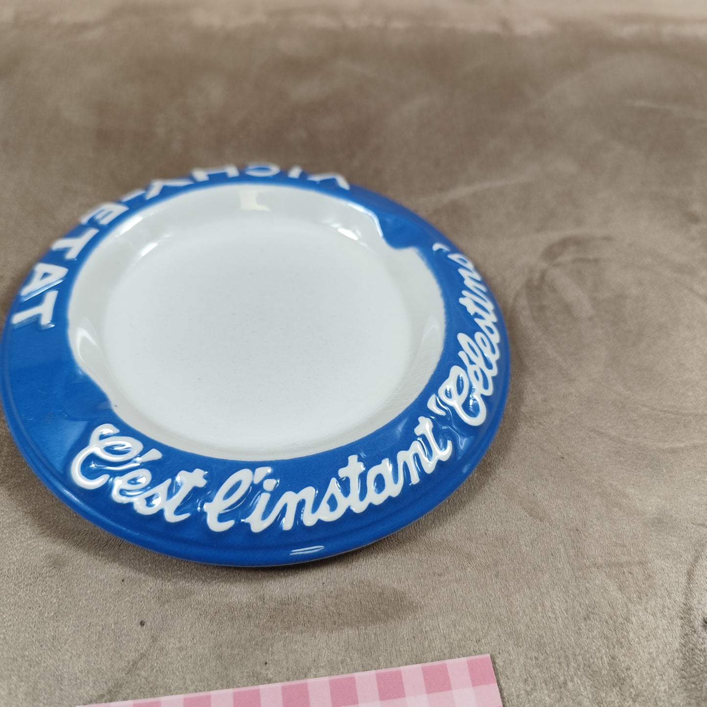 Cendrier publicitaire Vichy Célestins en porcelaine – C’est l’instant Célestins – Vintage France