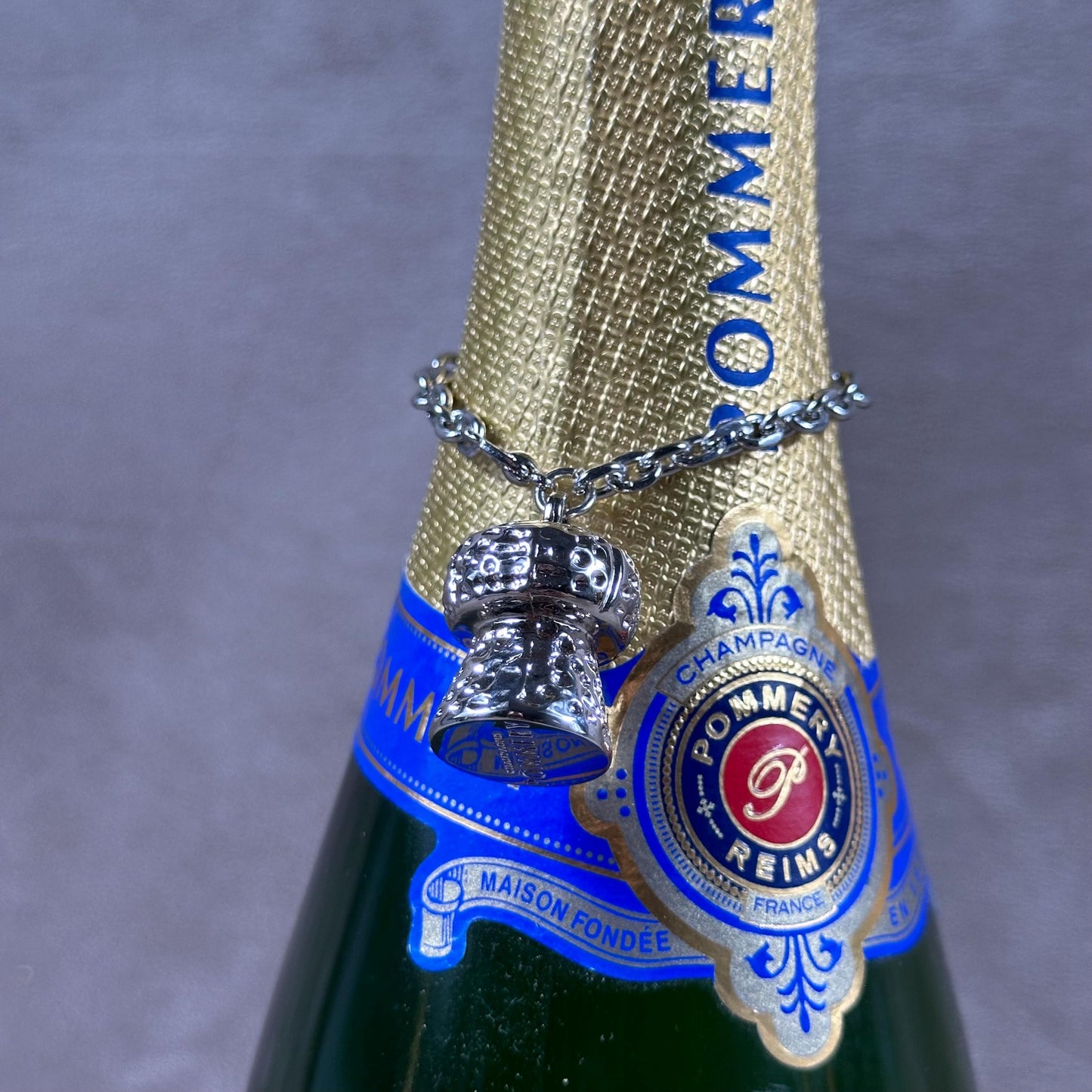 Porte clés Bijoux Champagne Pommery Argenté en forme de bouche de Champagne, Made in France, Vintage 1980