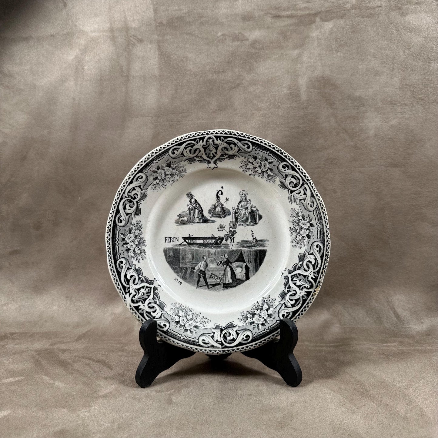 RARE Assiette rébus L.M & Cie Creil et Montereau, Vieille femme et jeune mari feront toujours mauvais ménage, Made in France, Vintage 1850