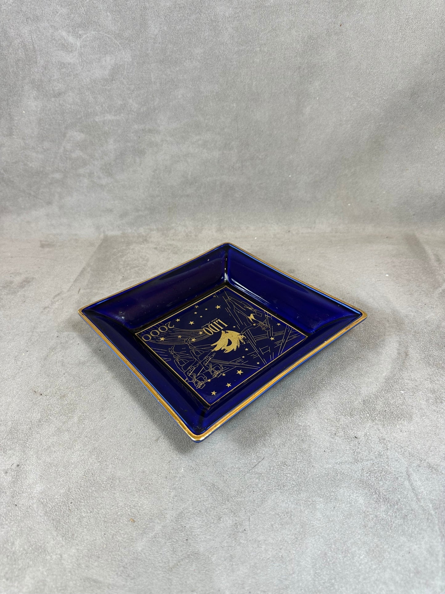 Cendrier en porcelaine bleu Artoria Lido Paris  French Ashtray, Advertising ashtray , Circa 1980